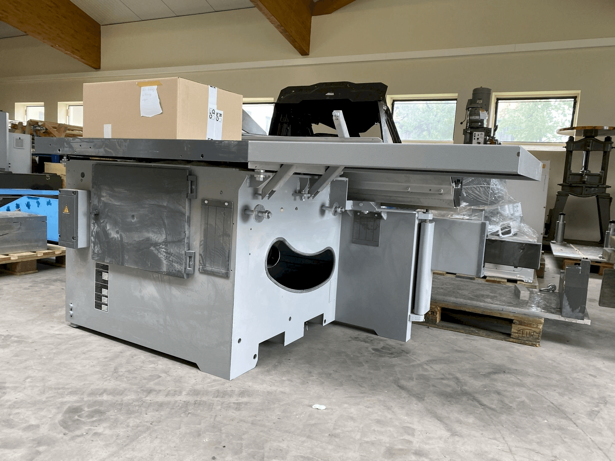 Frontansicht der Altendorf F45 Maschine