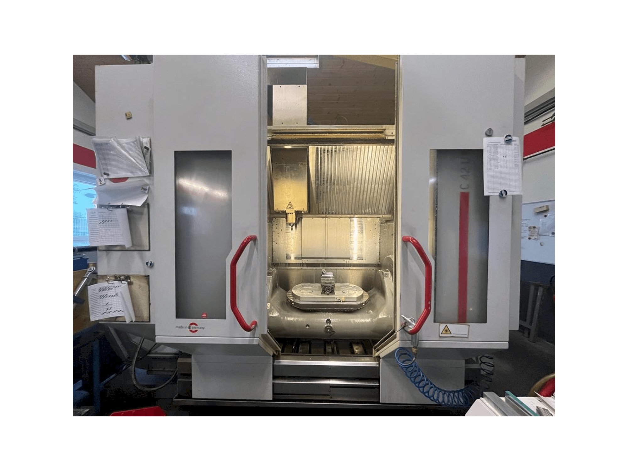 Frontansicht der HERMLE C42 U Maschine