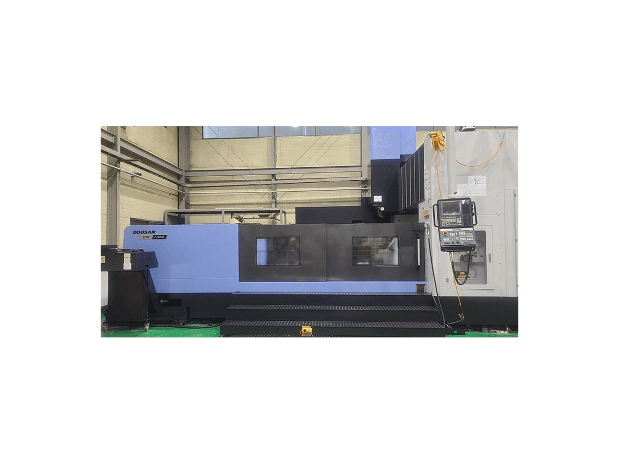 Frontansicht der Doosan BM 2740M Maschine