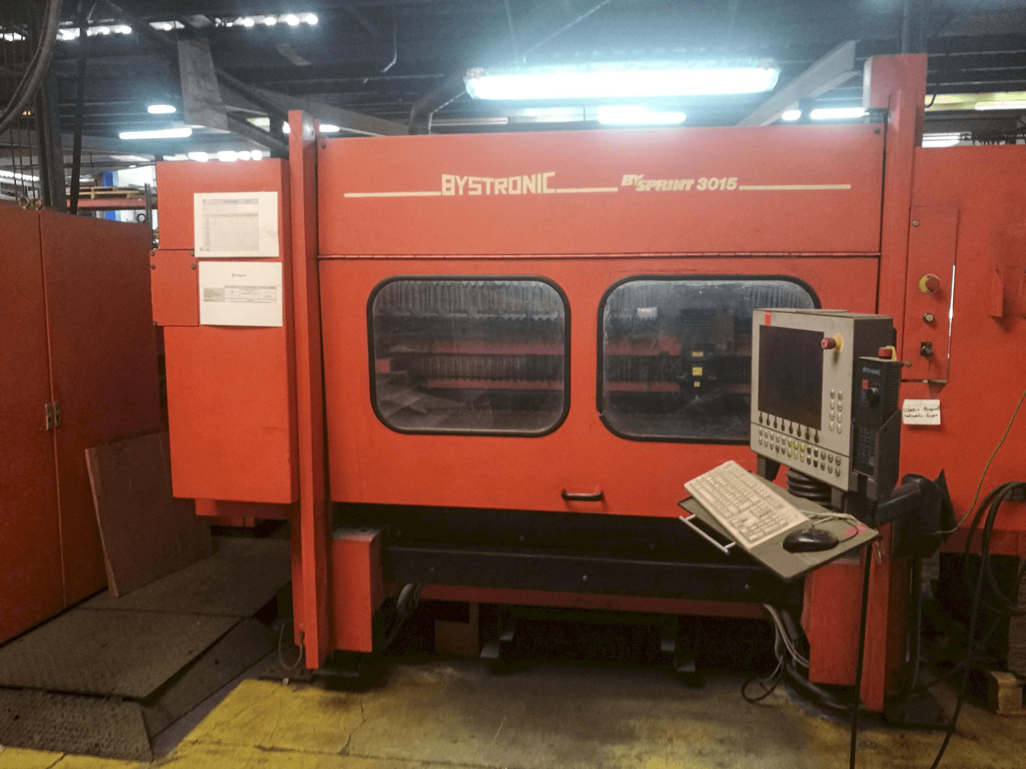 Frontansicht der Bystronic BySprint 3015 Maschine