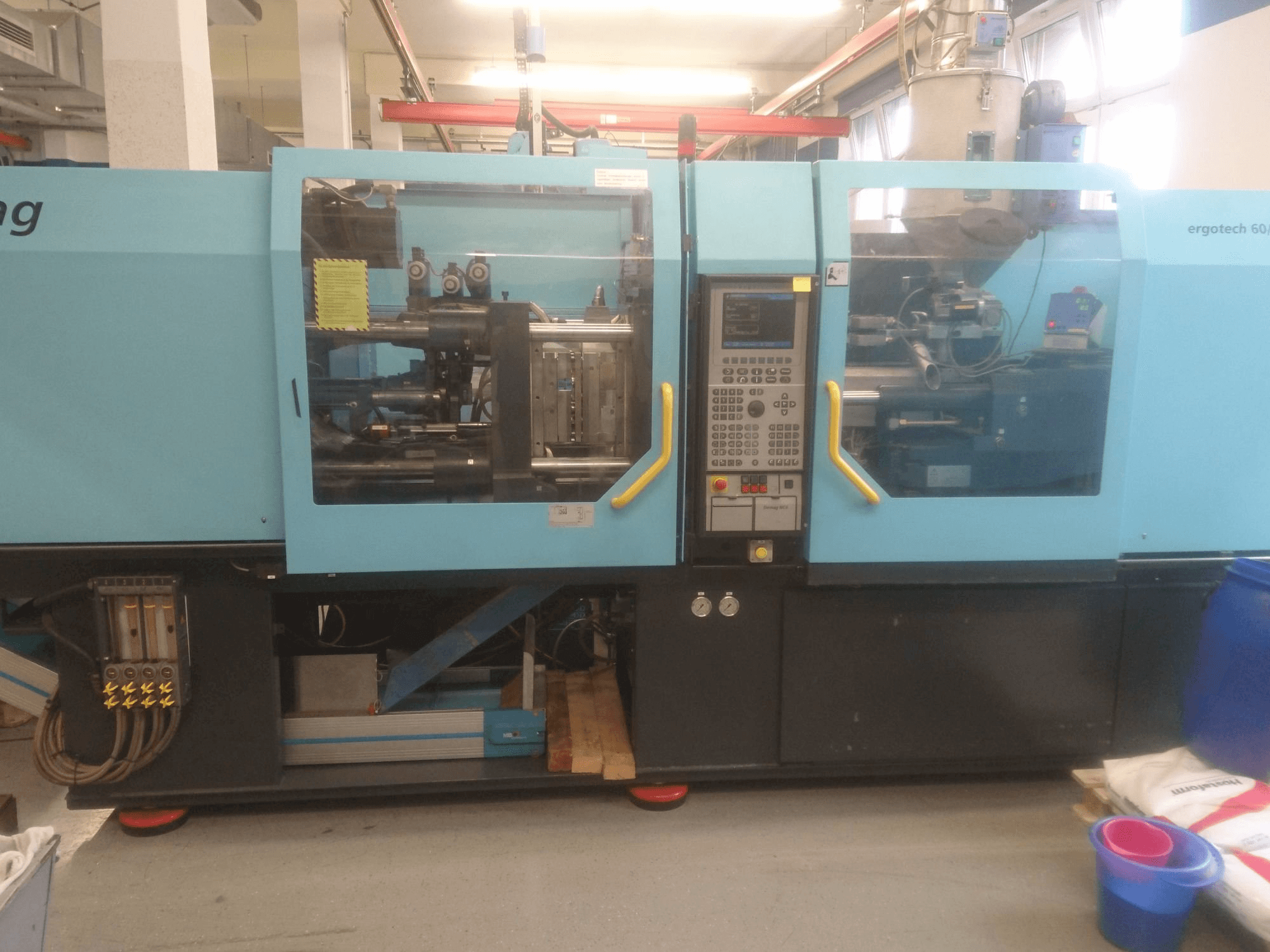 Frontansicht der DEMAG Ergotech 60/370-310 EL EXIS E Maschine