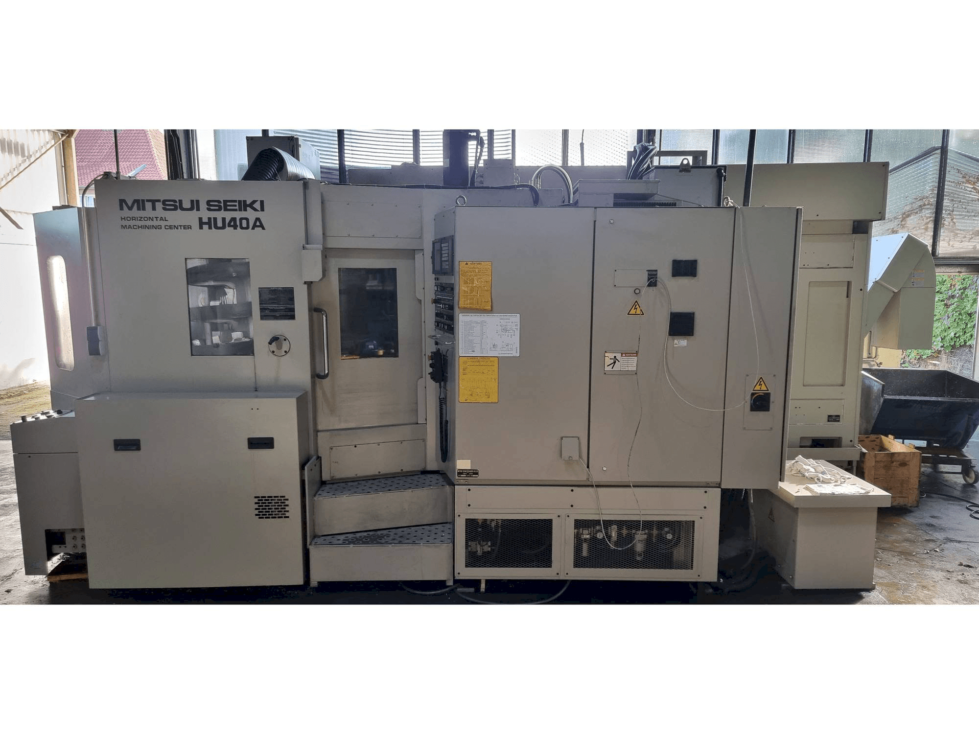 Frontansicht der Mitsui Seiki HU40A Maschine