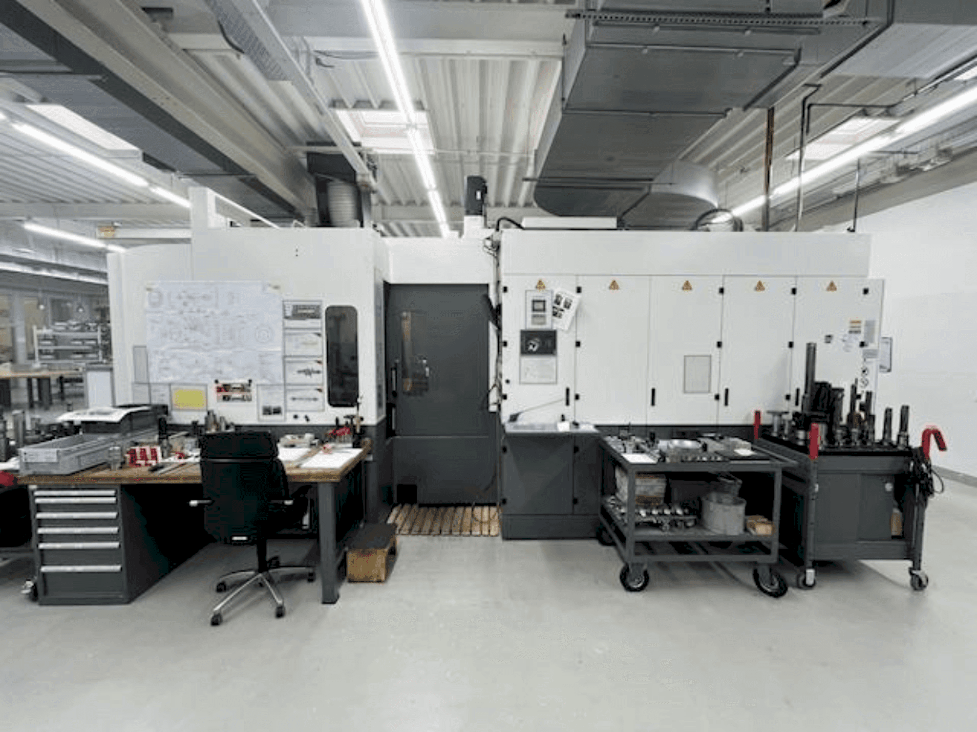 Frontansicht der HULLER HILLE Nbh 170 Maschine