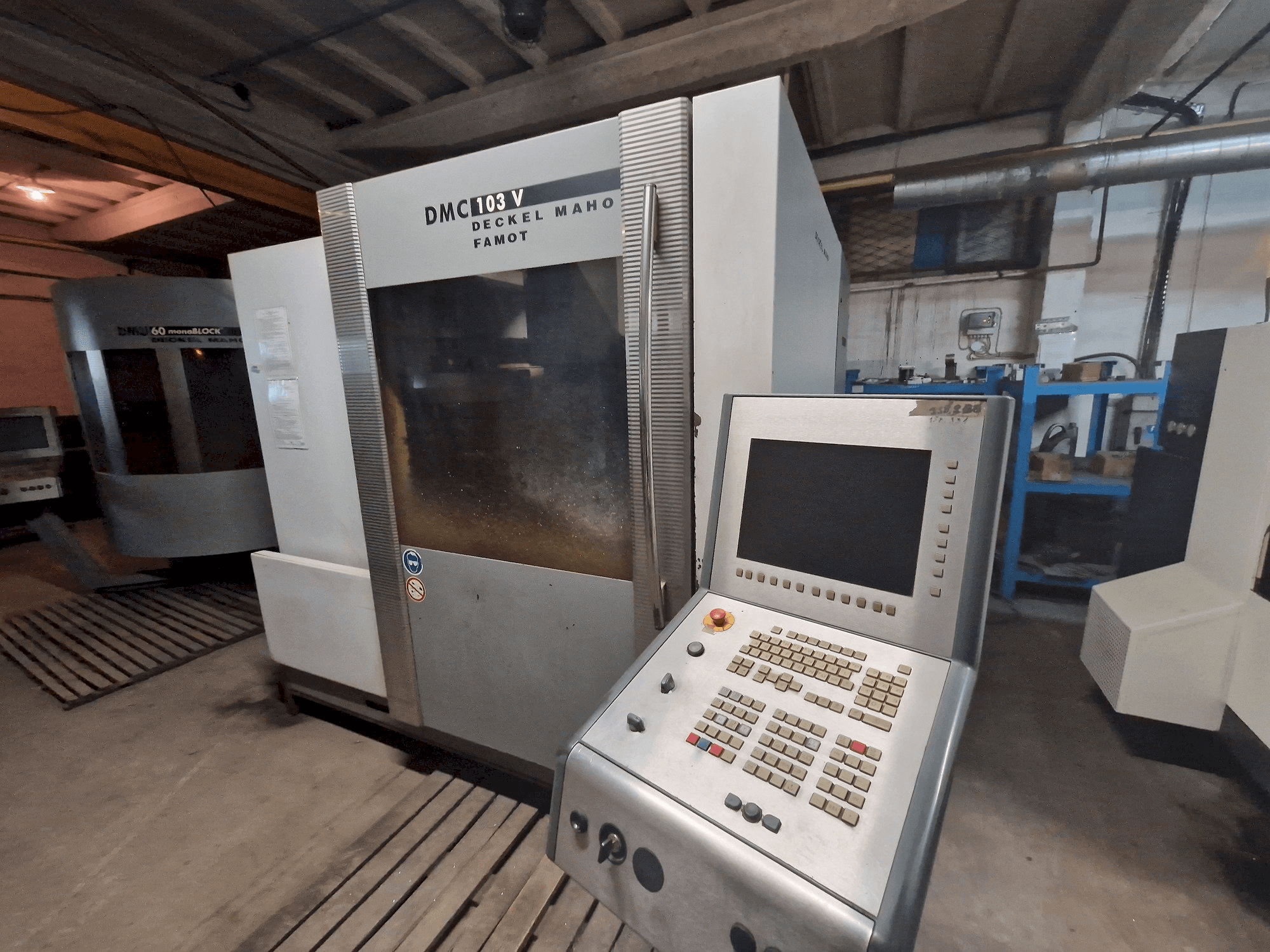 Frontansicht der DMG DMC 103V Maschine