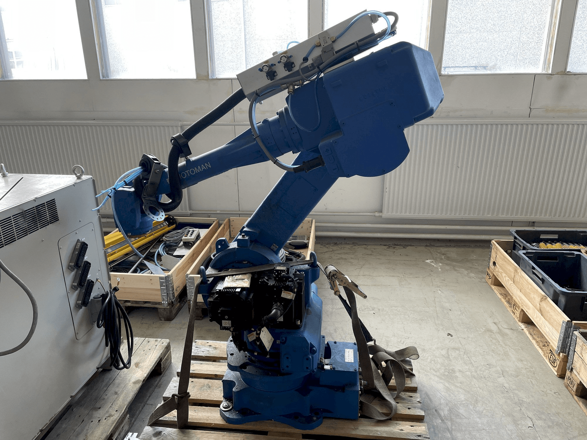Frontansicht der MOTOMAN NX100 80KG Maschine