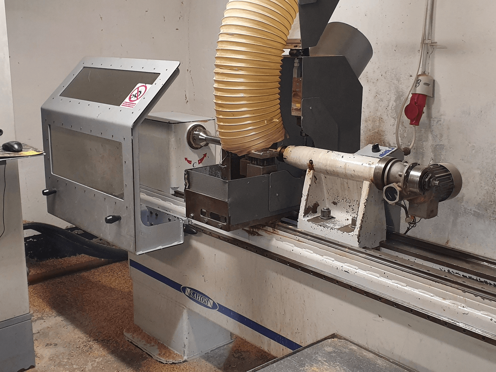 Frontansicht der Sahos GALAXY SH1800 CNC Maschine