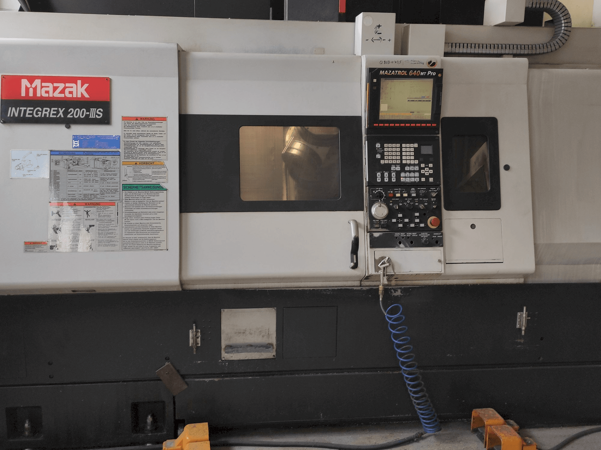Frontansicht der Mazak Integrex 200-III S Maschine