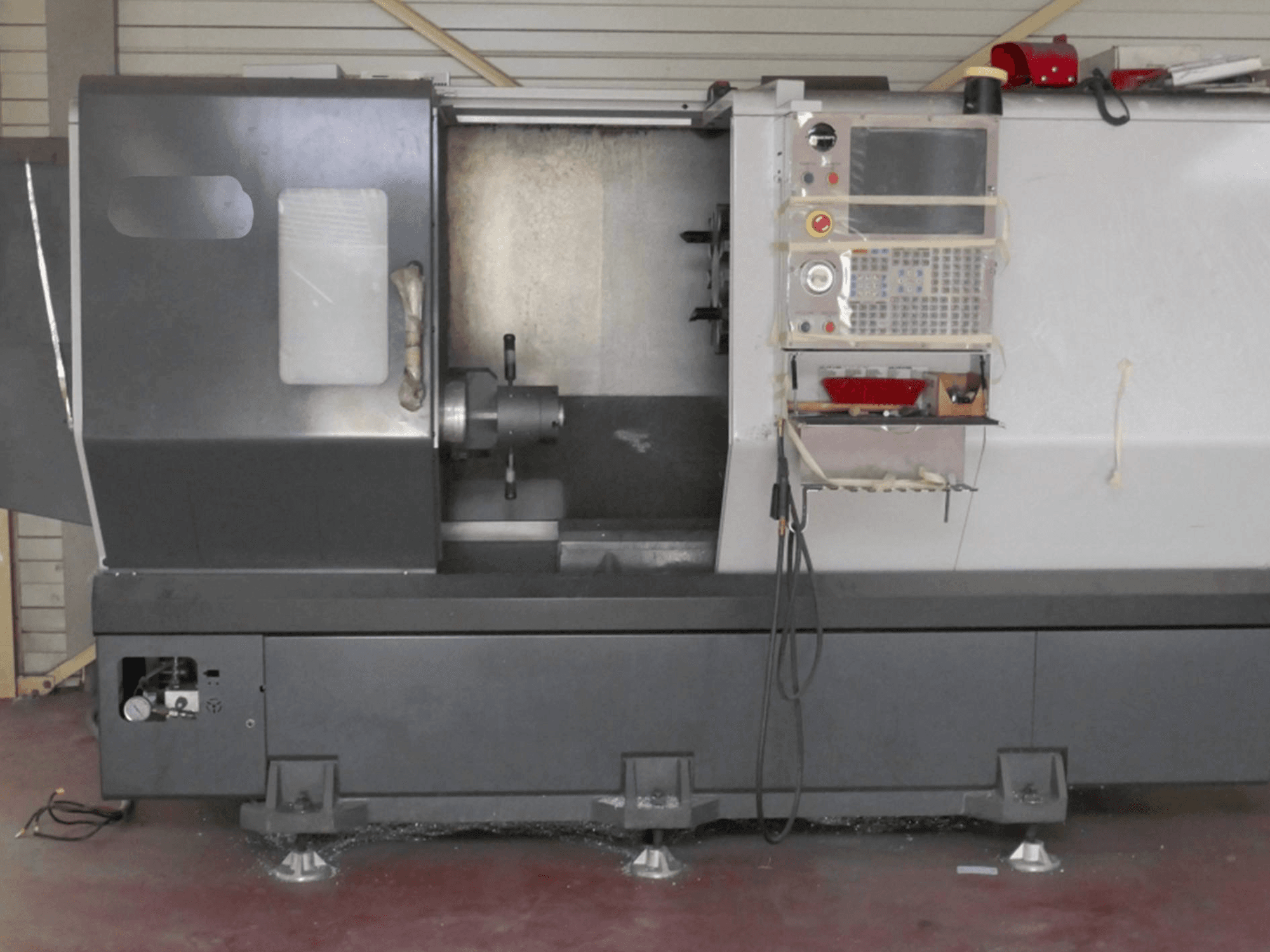 Frontansicht der HAAS ST-30 Maschine