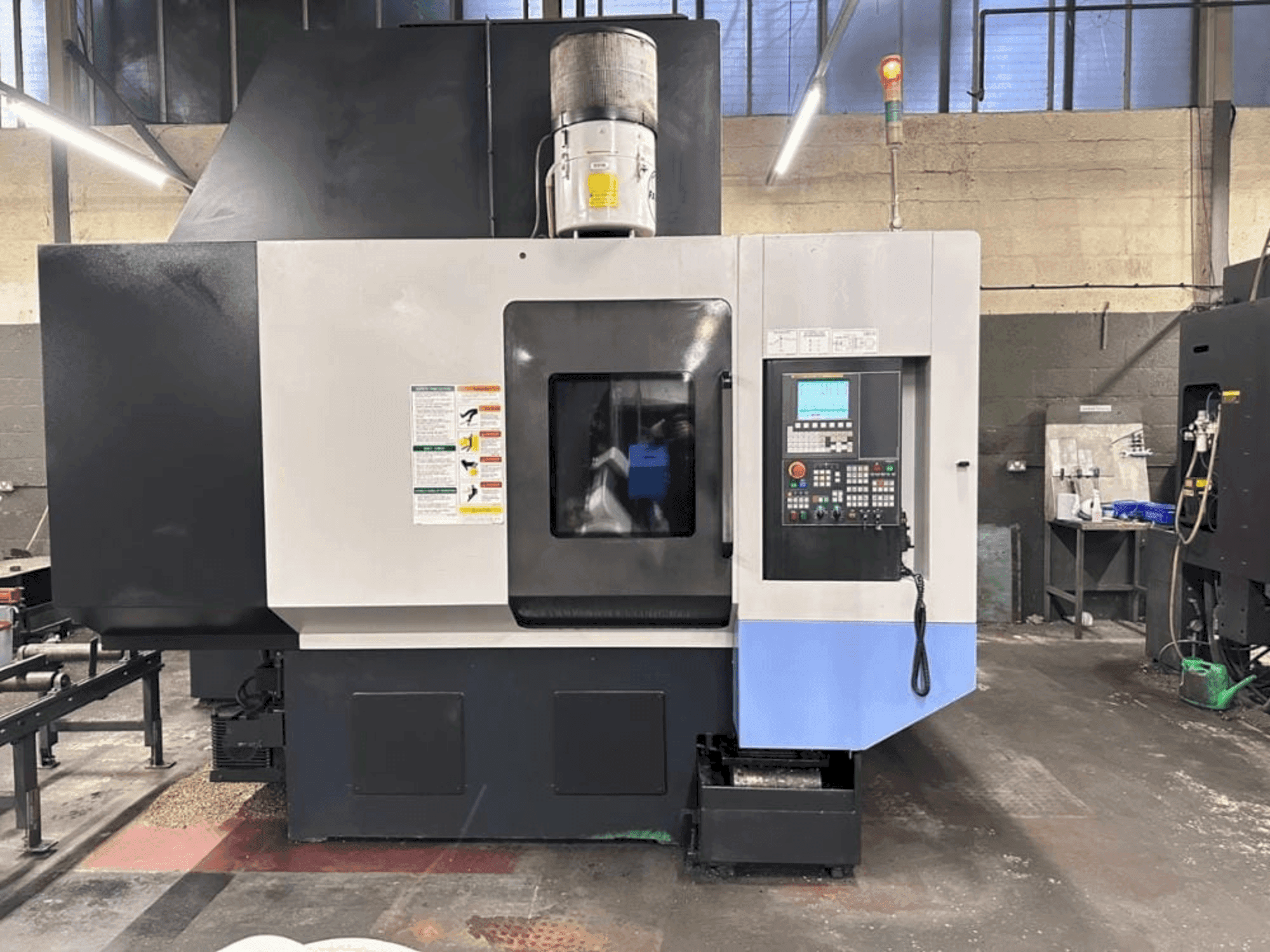 Frontansicht der DOOSAN VC-510 Maschine