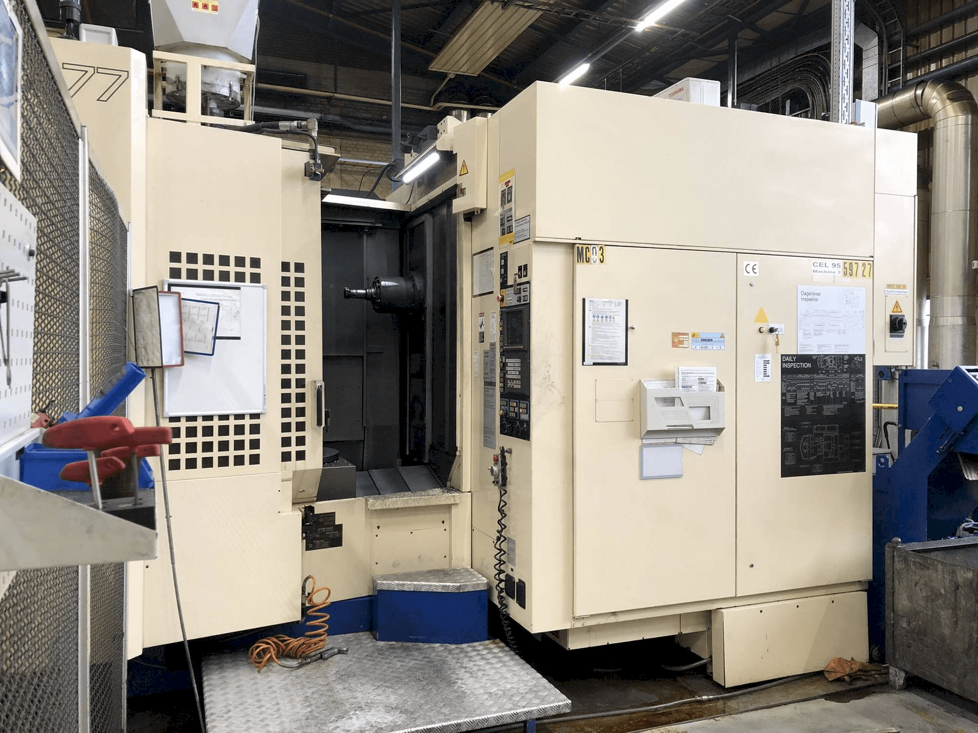 Frontansicht der Makino A77 Maschine