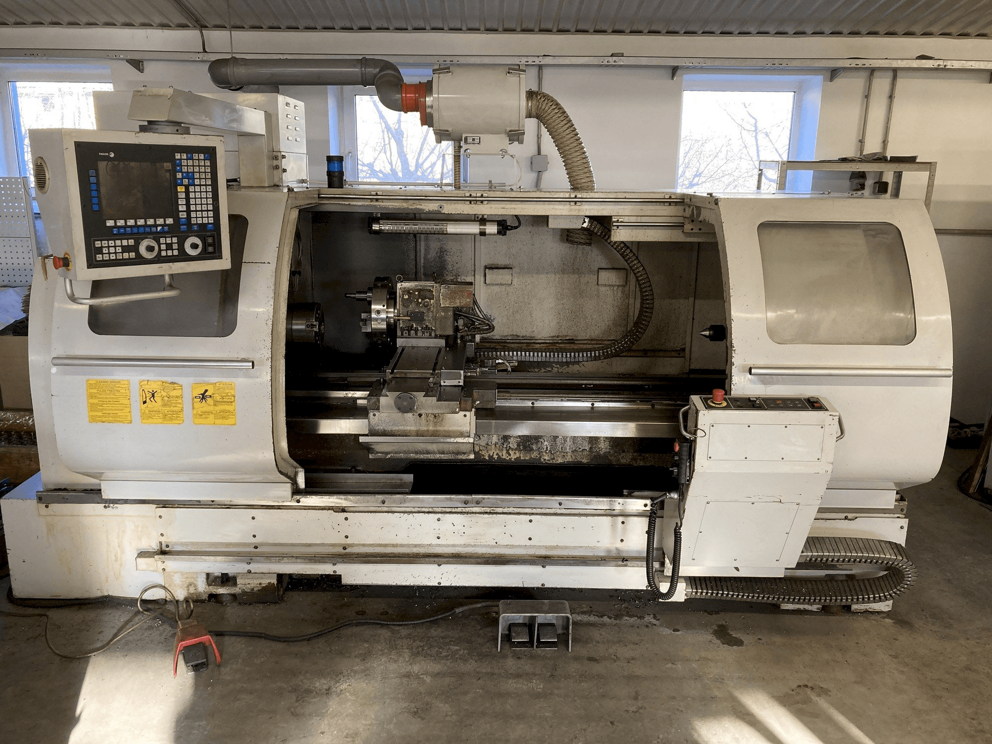 Frontansicht der FERMAT SF 48-1500 CNC Maschine