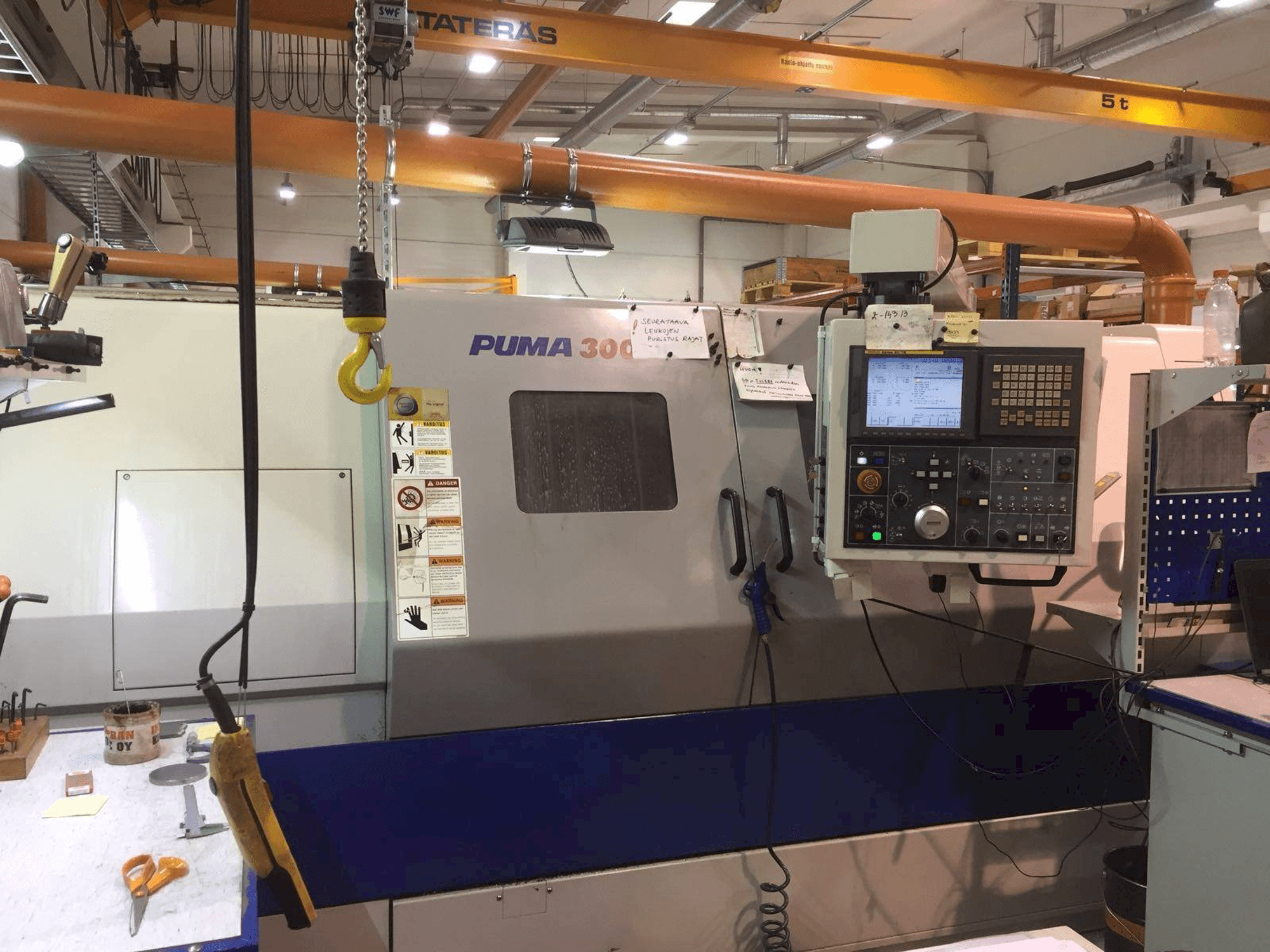 Frontansicht der Doosan Puma 300LC Maschine