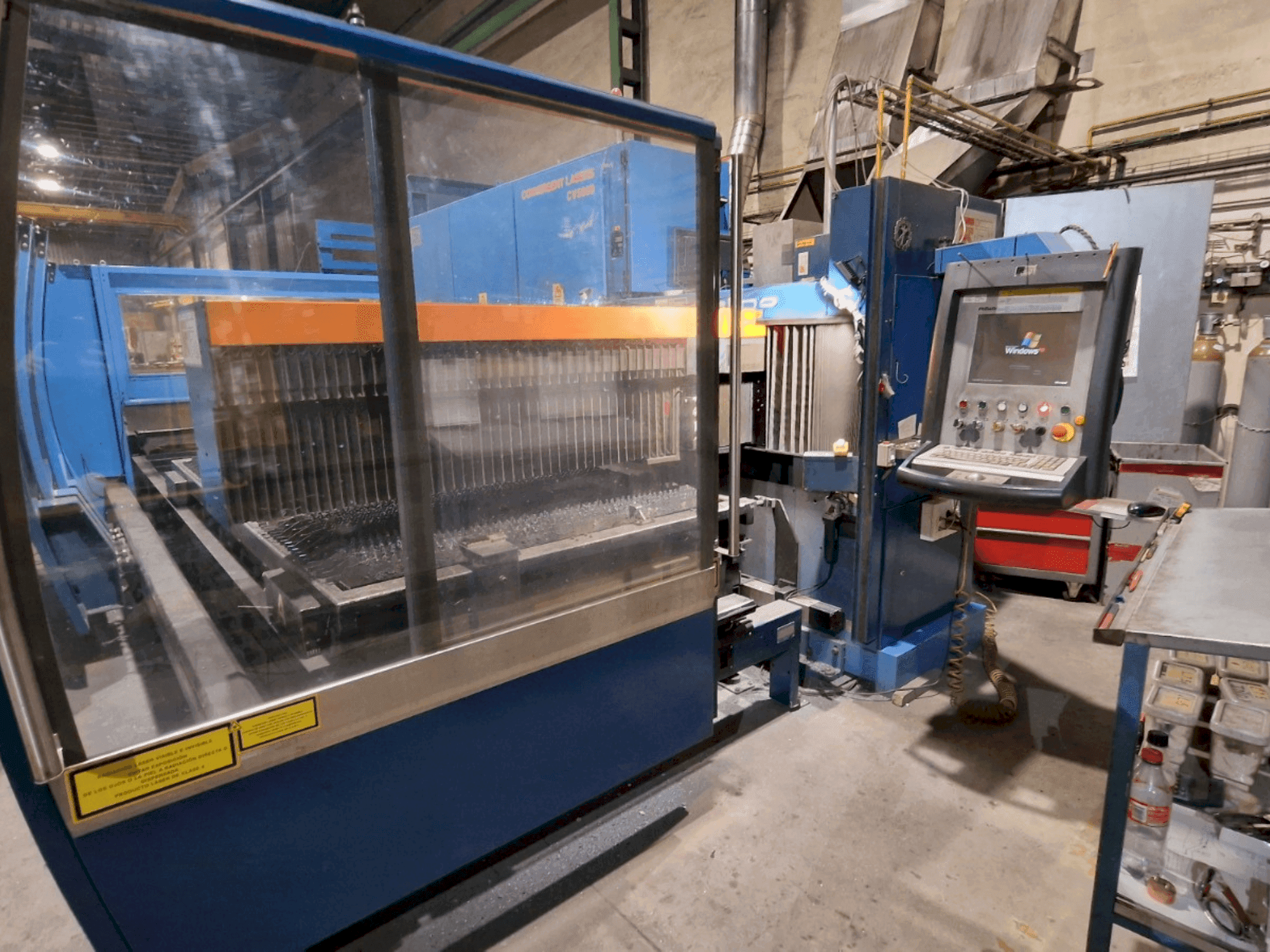 Frontansicht der Prima Industrie PLATINO 1530 Maschine