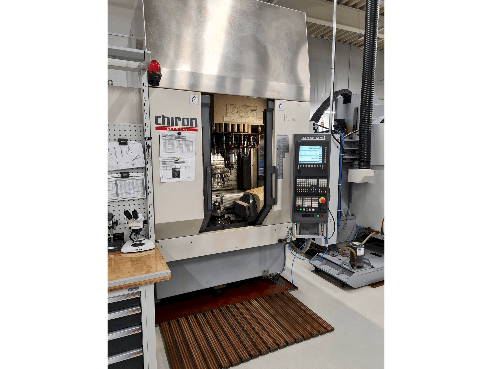 Frontansicht der CHIRON FZ 15 S Maschine