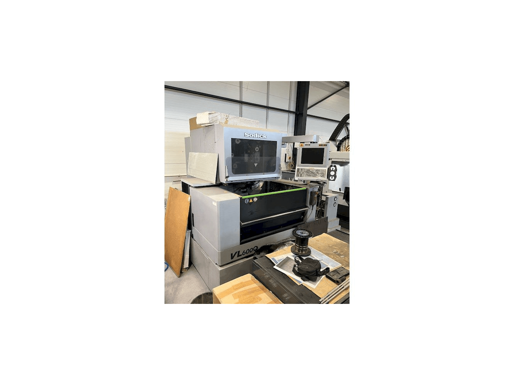 Frontansicht der Sodick VL600Q Maschine