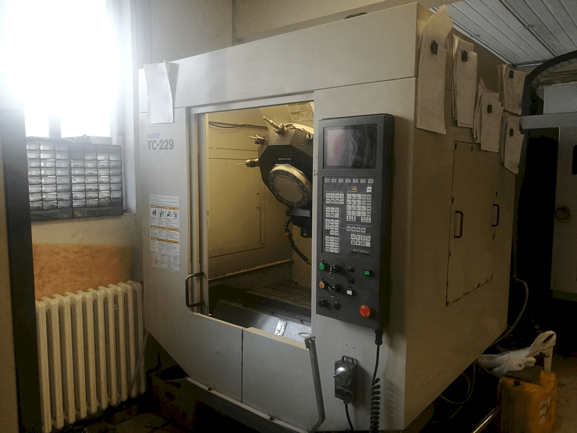 Frontansicht der Brother TC 229 Maschine