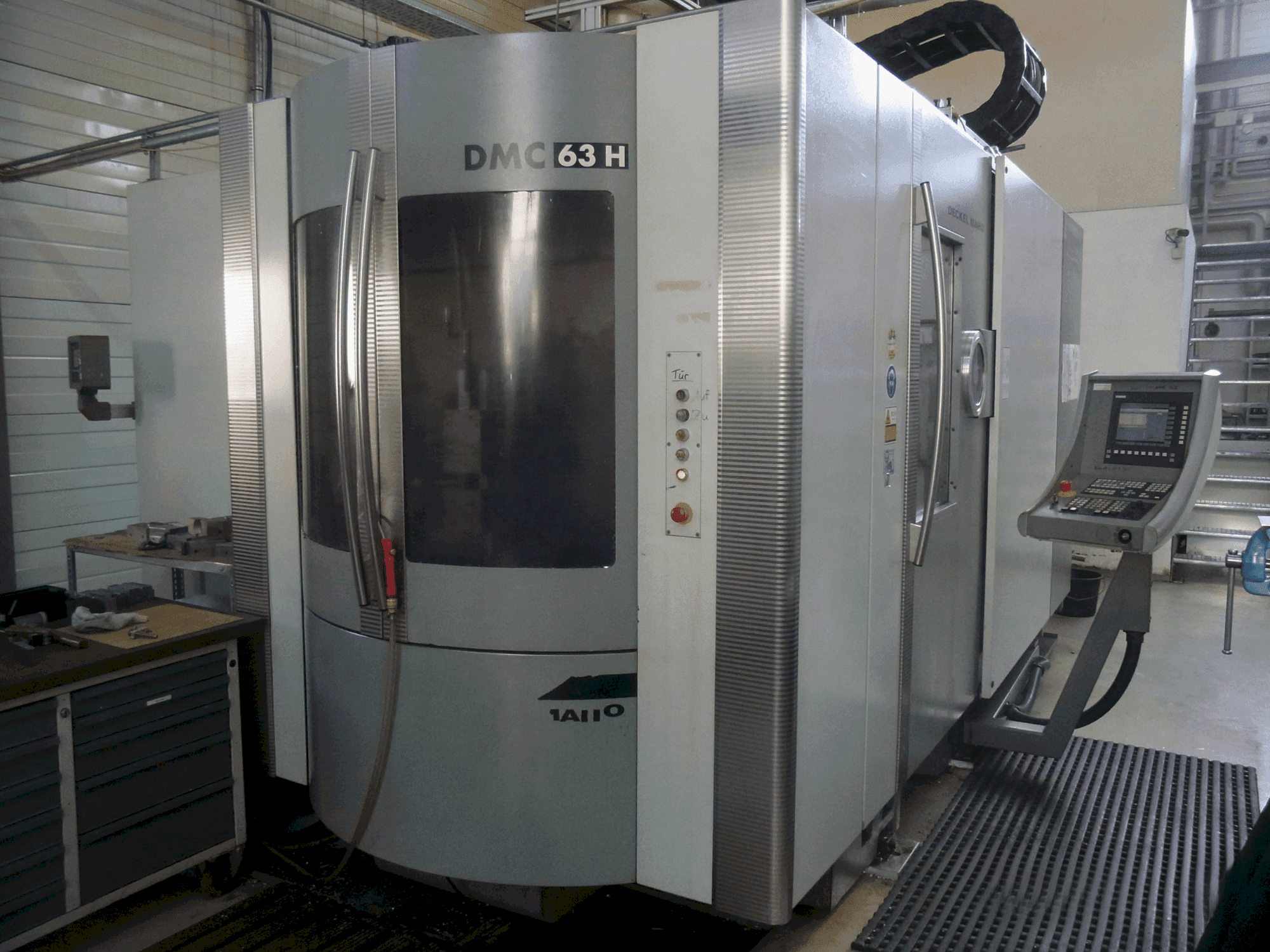 Frontansicht der DECKEL MAHO DMC 63 H Maschine