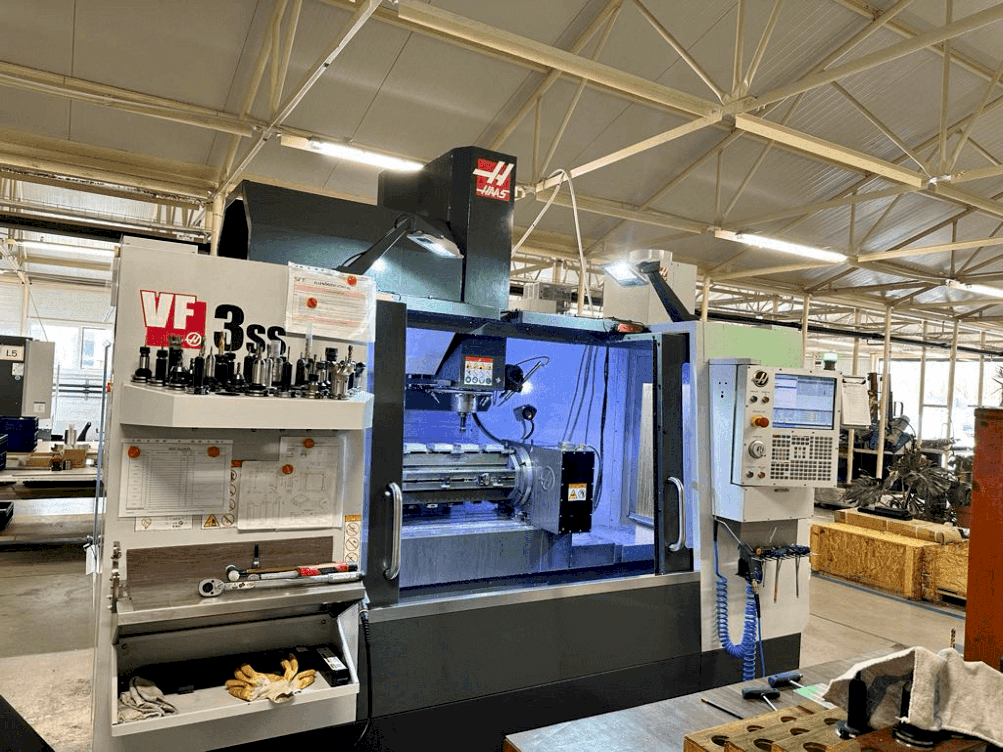 Frontansicht der HAAS VF-3SS Maschine