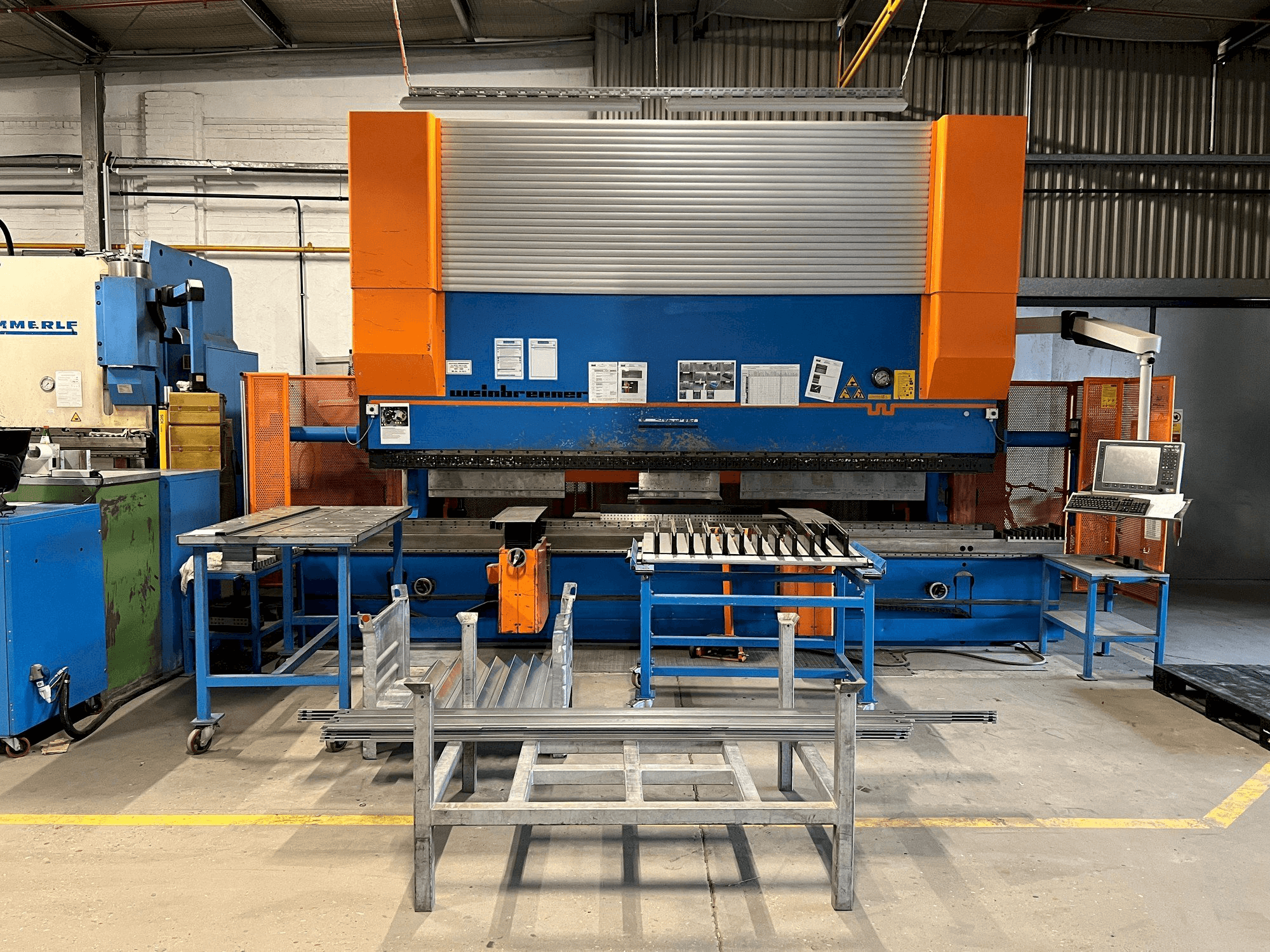 Frontansicht der Weinbrenner GP400 Maschine