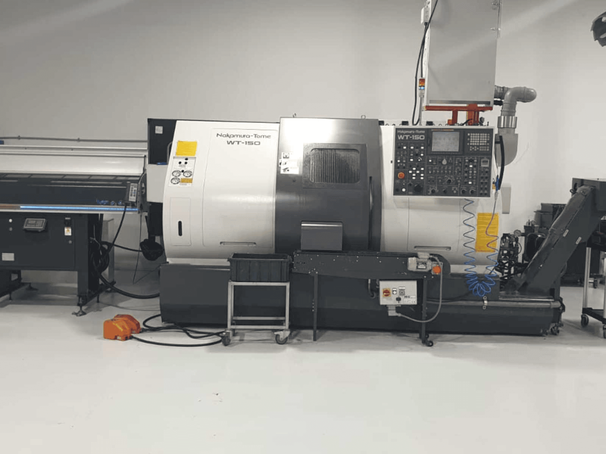 Frontansicht der NAKAMURA-TOME WT-150 Maschine