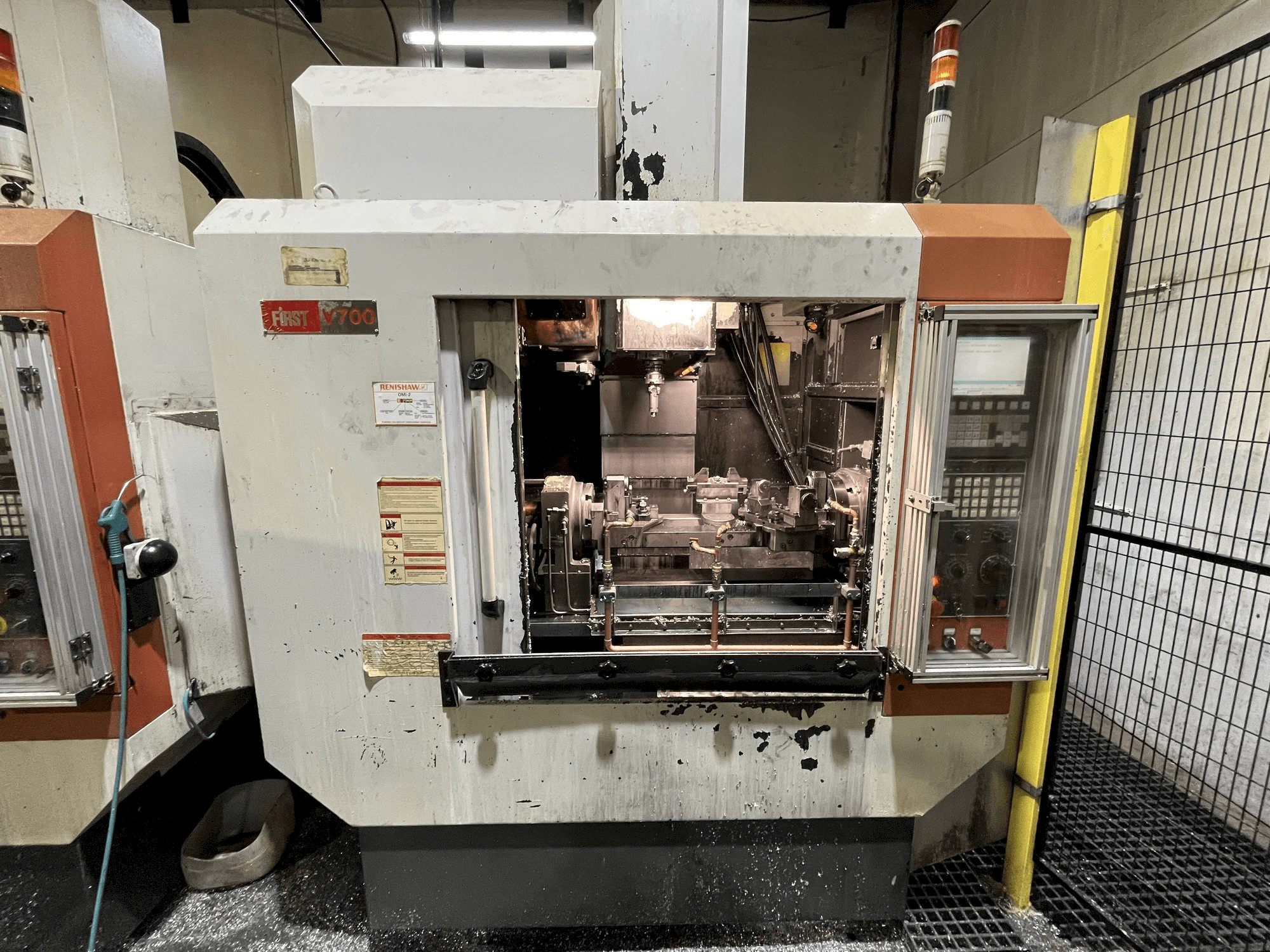 Frontansicht der FIRST V700 Maschine