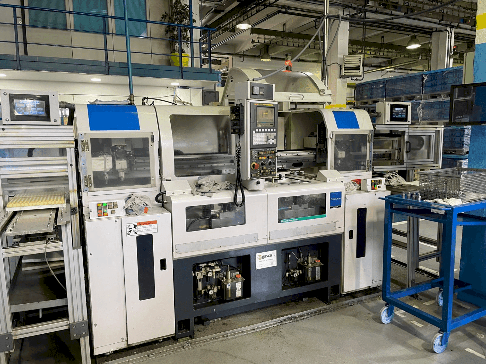 Frontansicht der Miyano GN-3200W Maschine