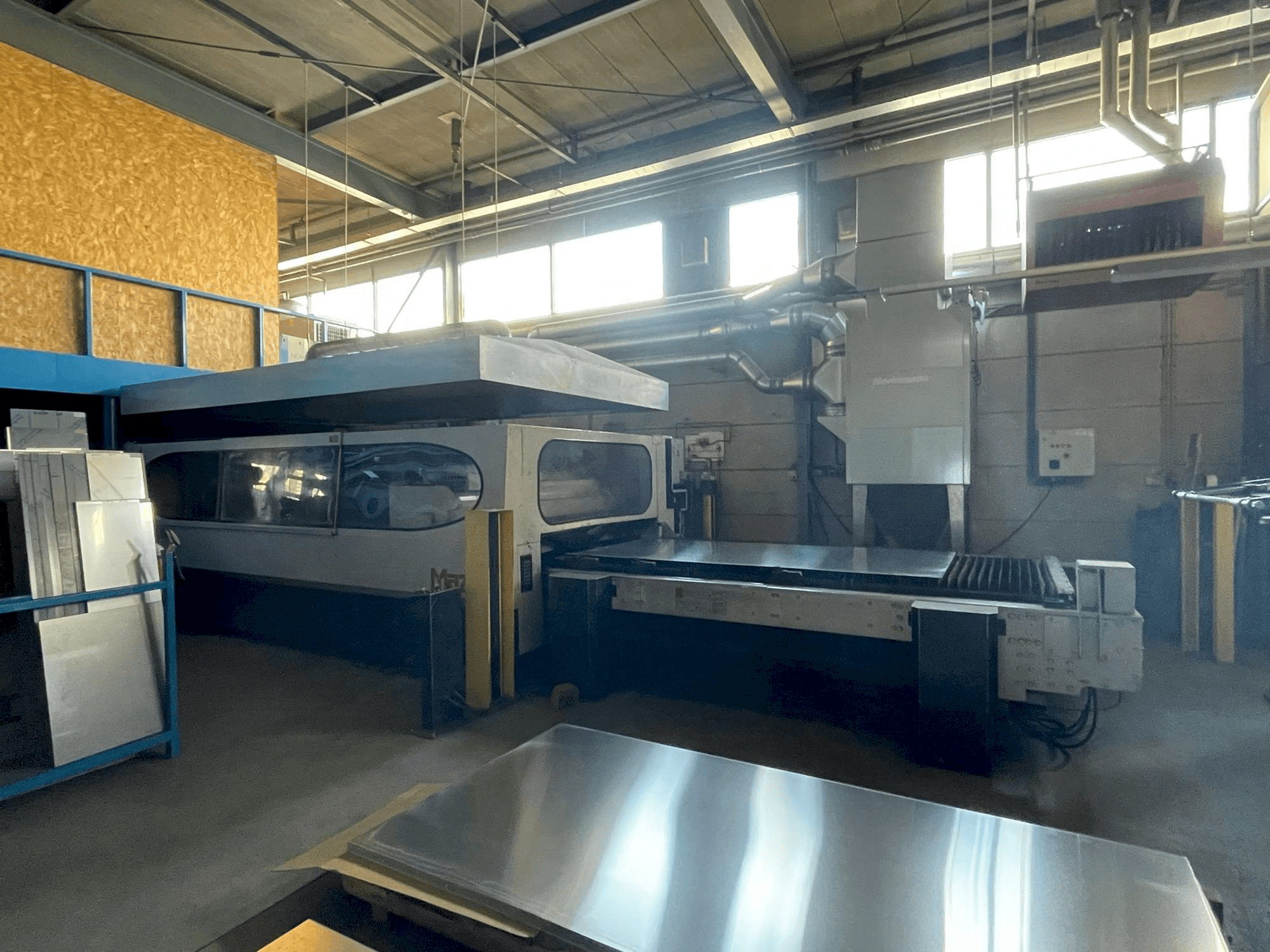 Frontansicht der Mazak HyperGear 510 Maschine