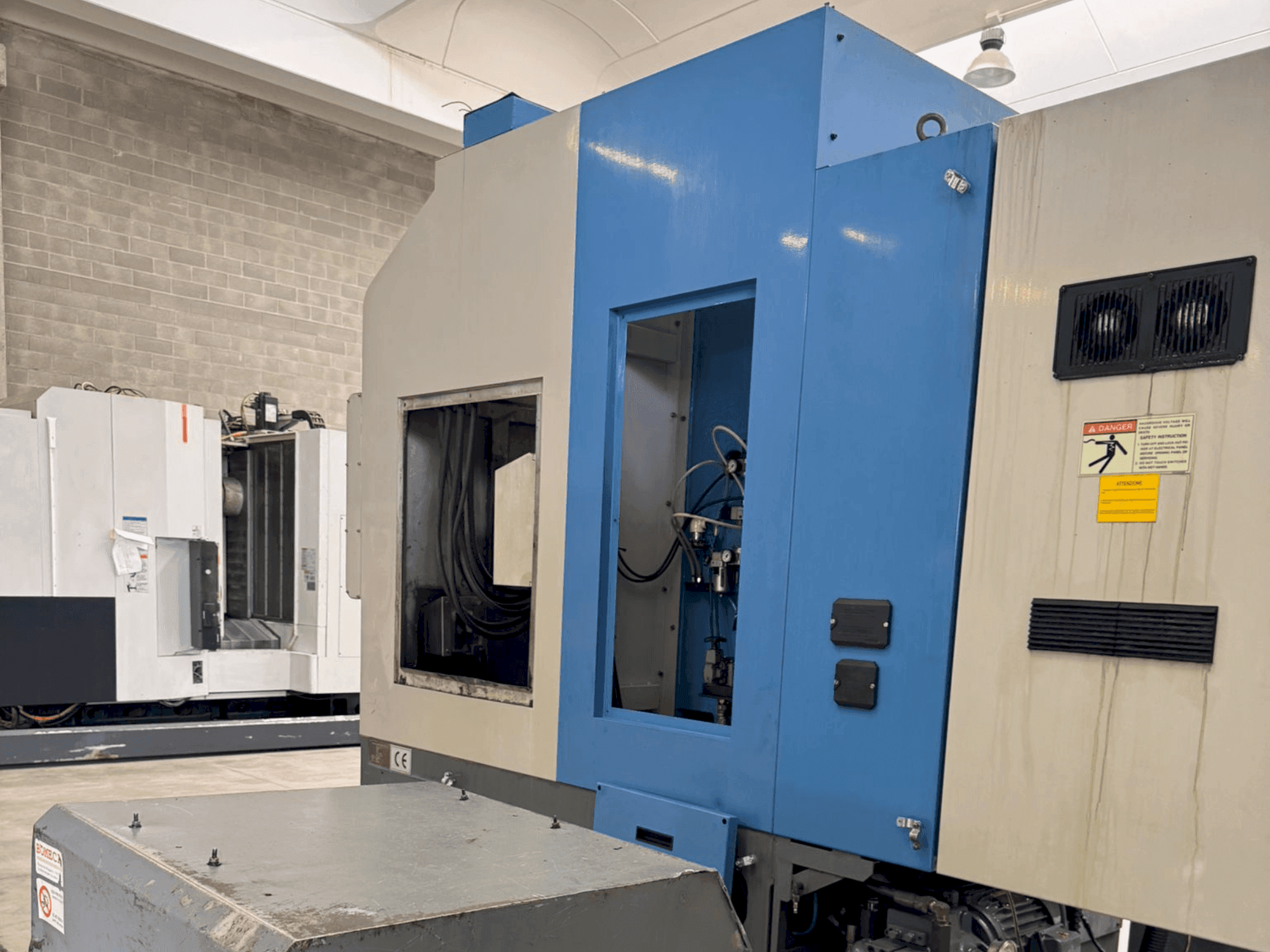 Frontansicht der HYUNDAI KIA Hyundai HiT V5R Maschine