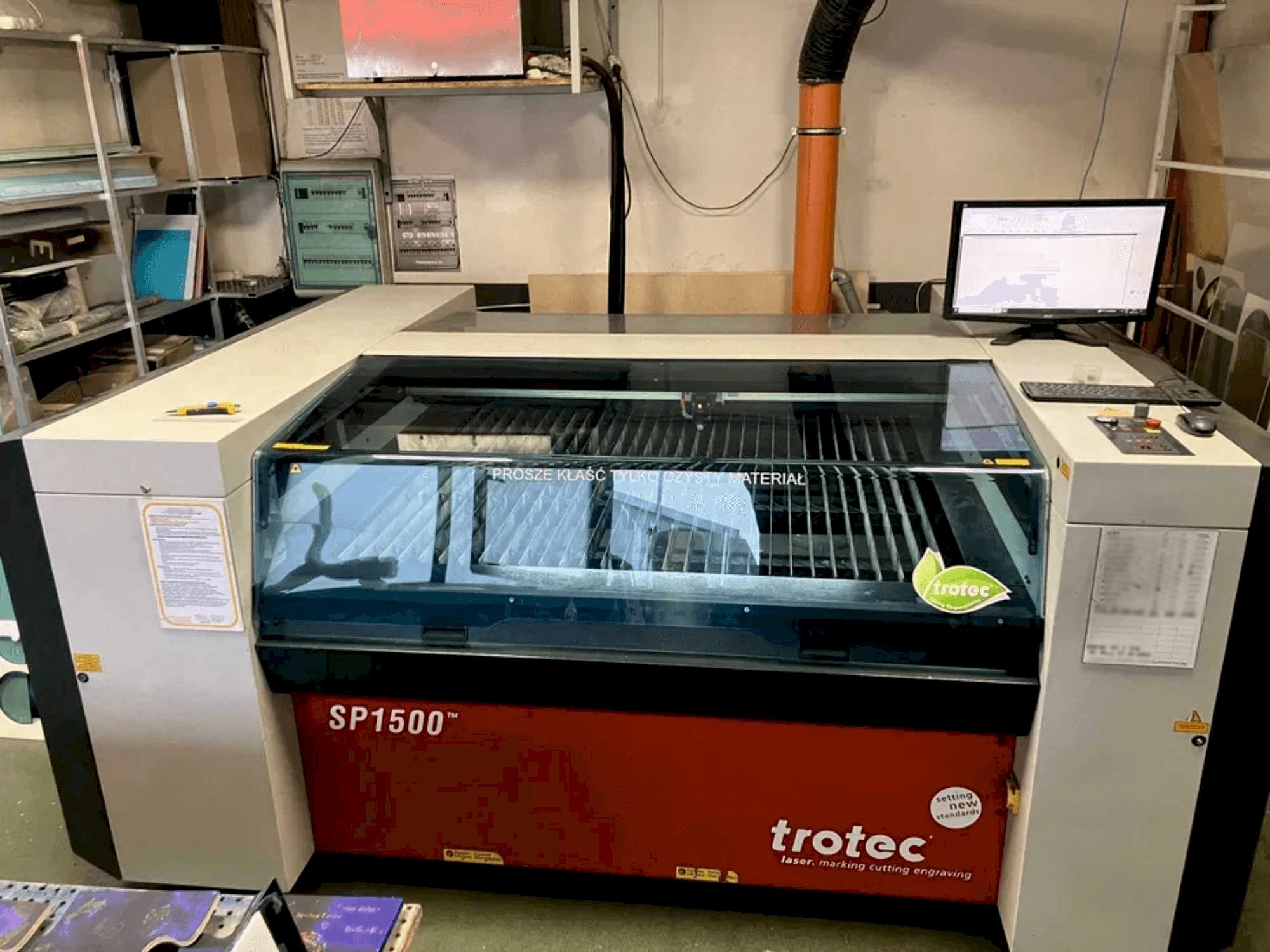 Frontansicht der Trotec SP1500 Maschine