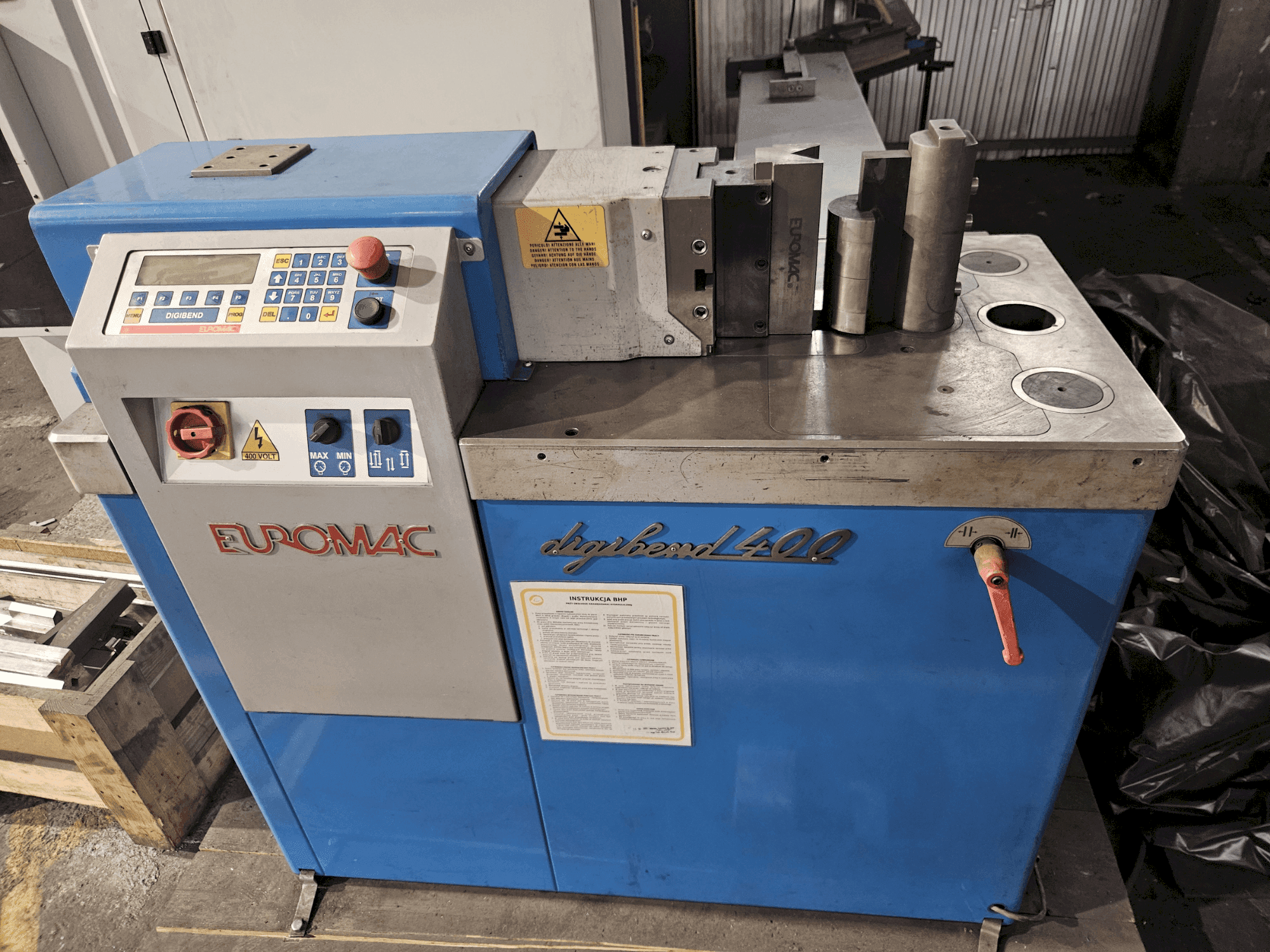 Frontansicht der Euromac DIGIBEND 400 CNC Maschine