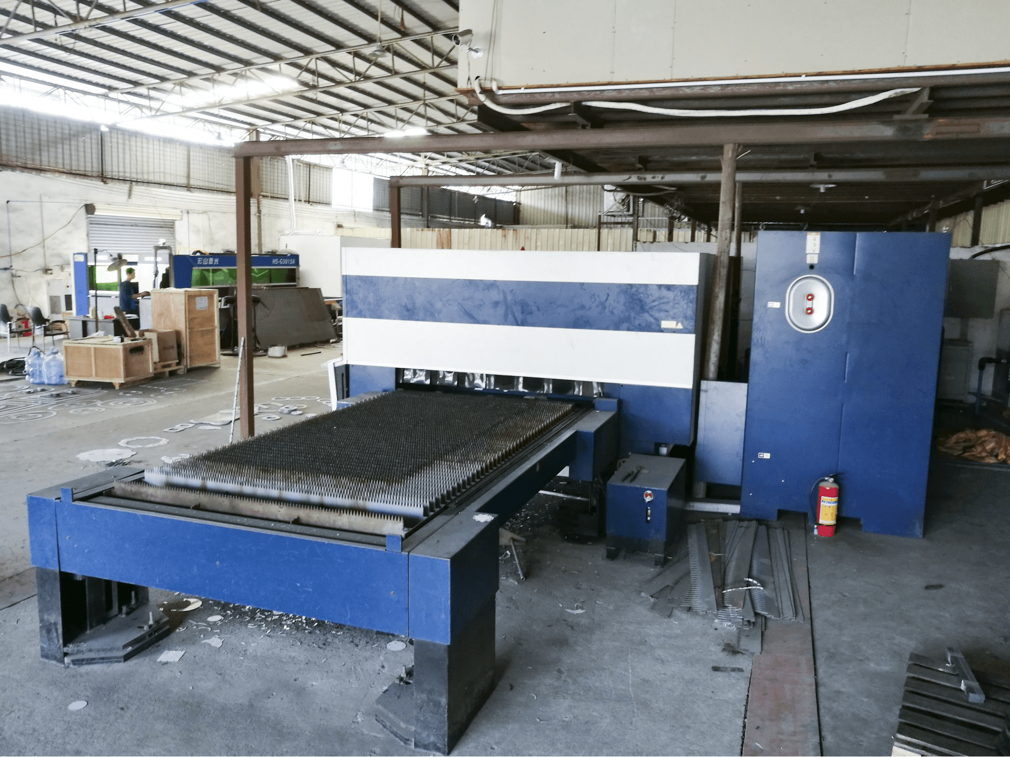 Rechte Tischansicht der Trumpf TruLaser 3030 Maschine