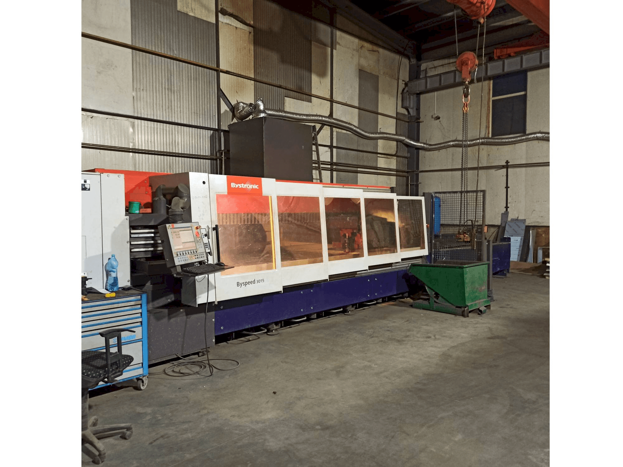 Frontansicht der Bystronic BySpeed 3015 Maschine