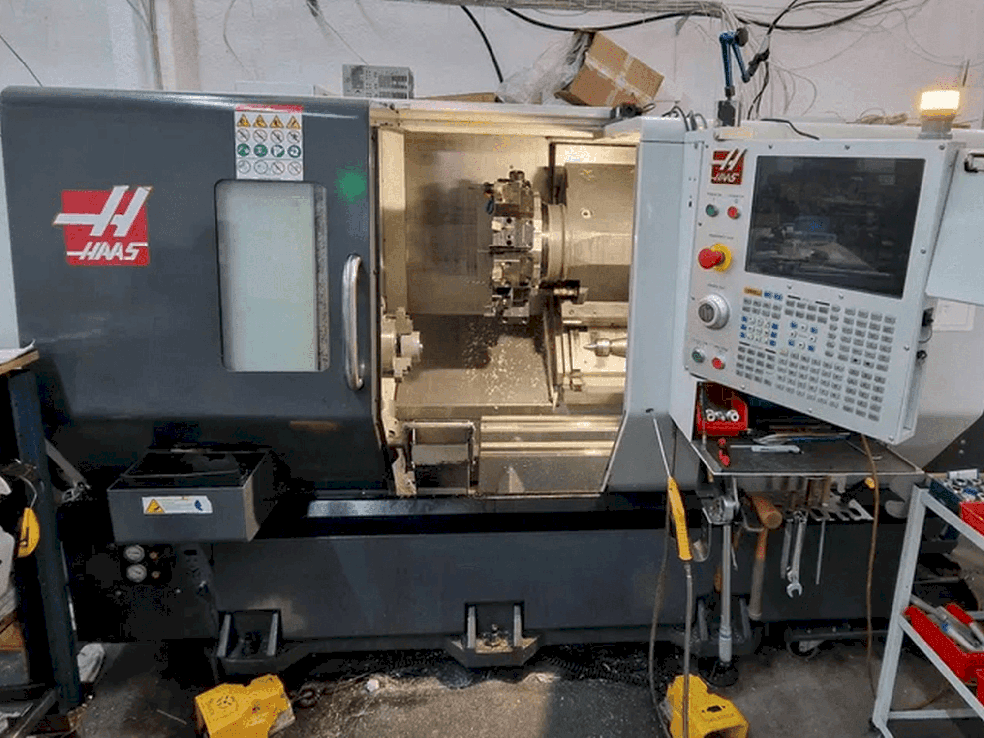 Frontansicht der HAAS ST-20Y Maschine