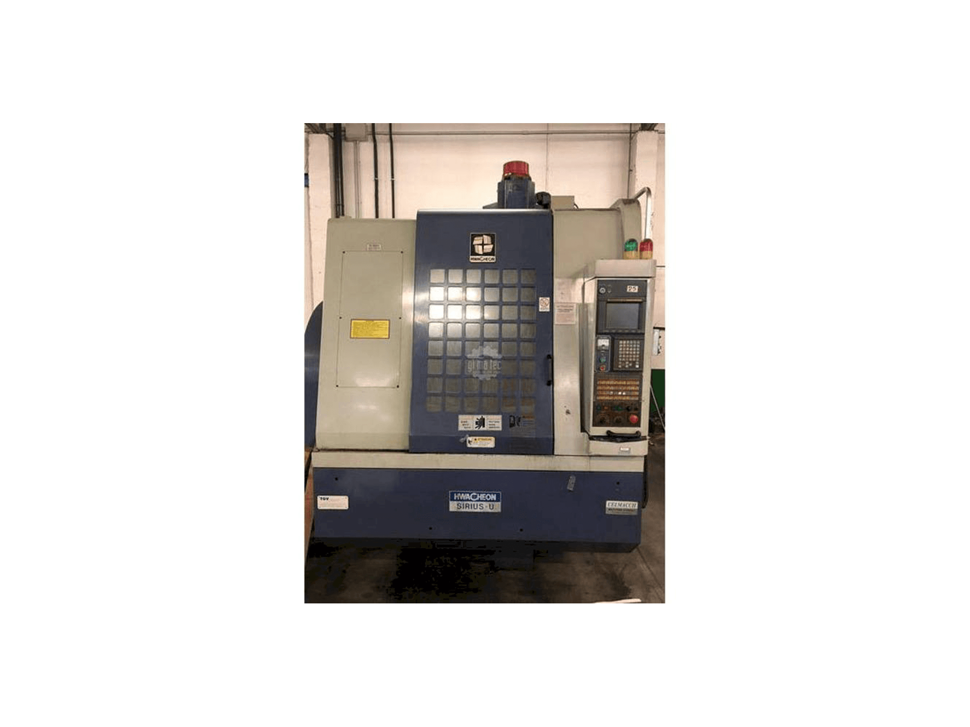 Frontansicht der HWACHEON SIRIUS U Maschine