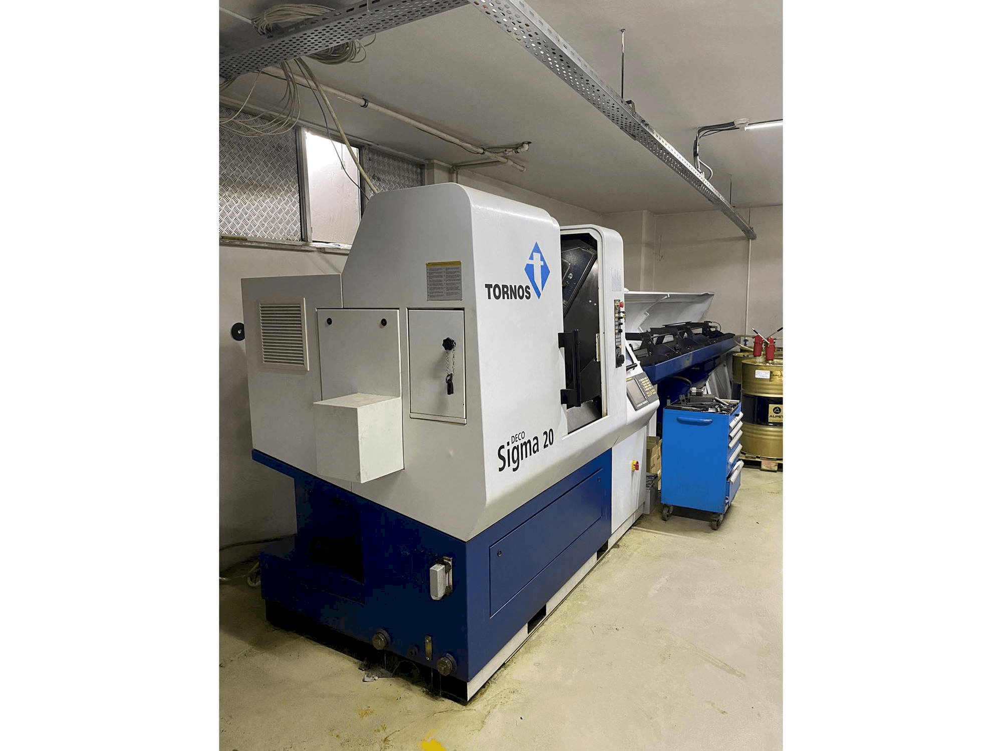 Linke Seitenansicht der Tornos Delta Sigma 20 Maschine