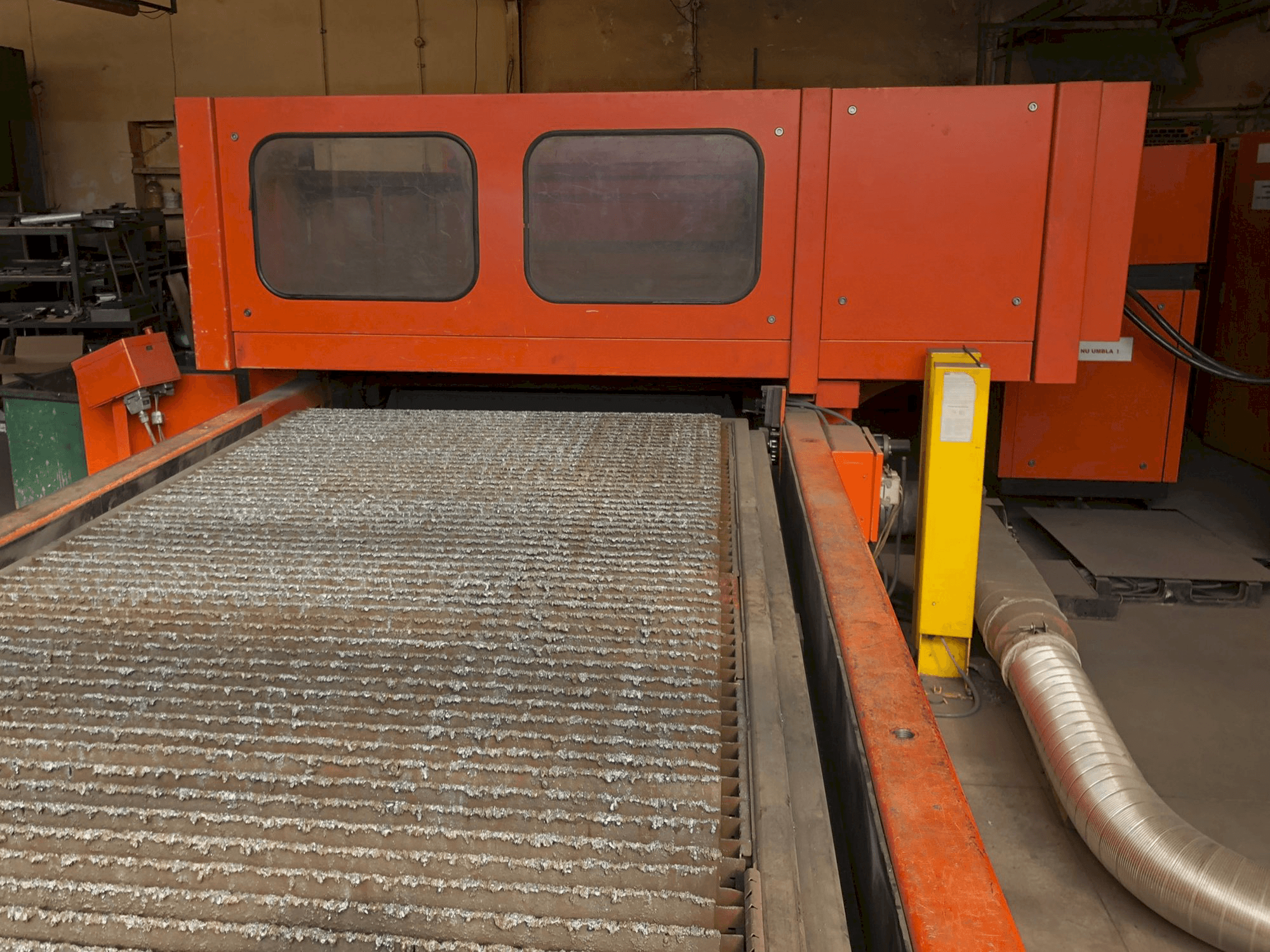 Frontansicht der Bystronic Bystar 3015 Maschine