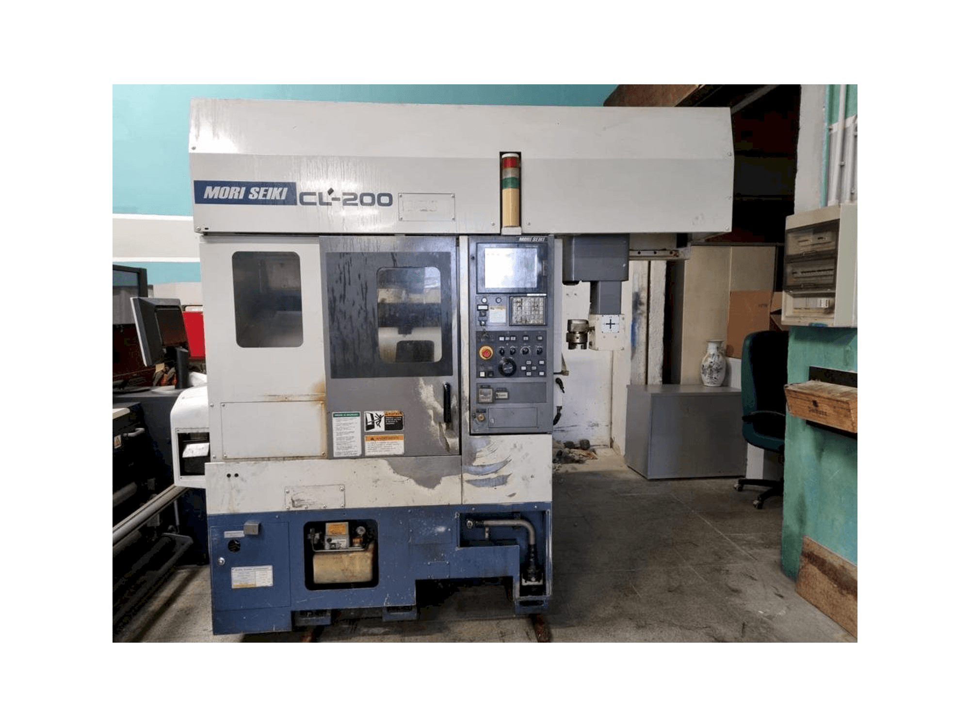 Frontansicht der MORI SEIKI CL-200 Maschine