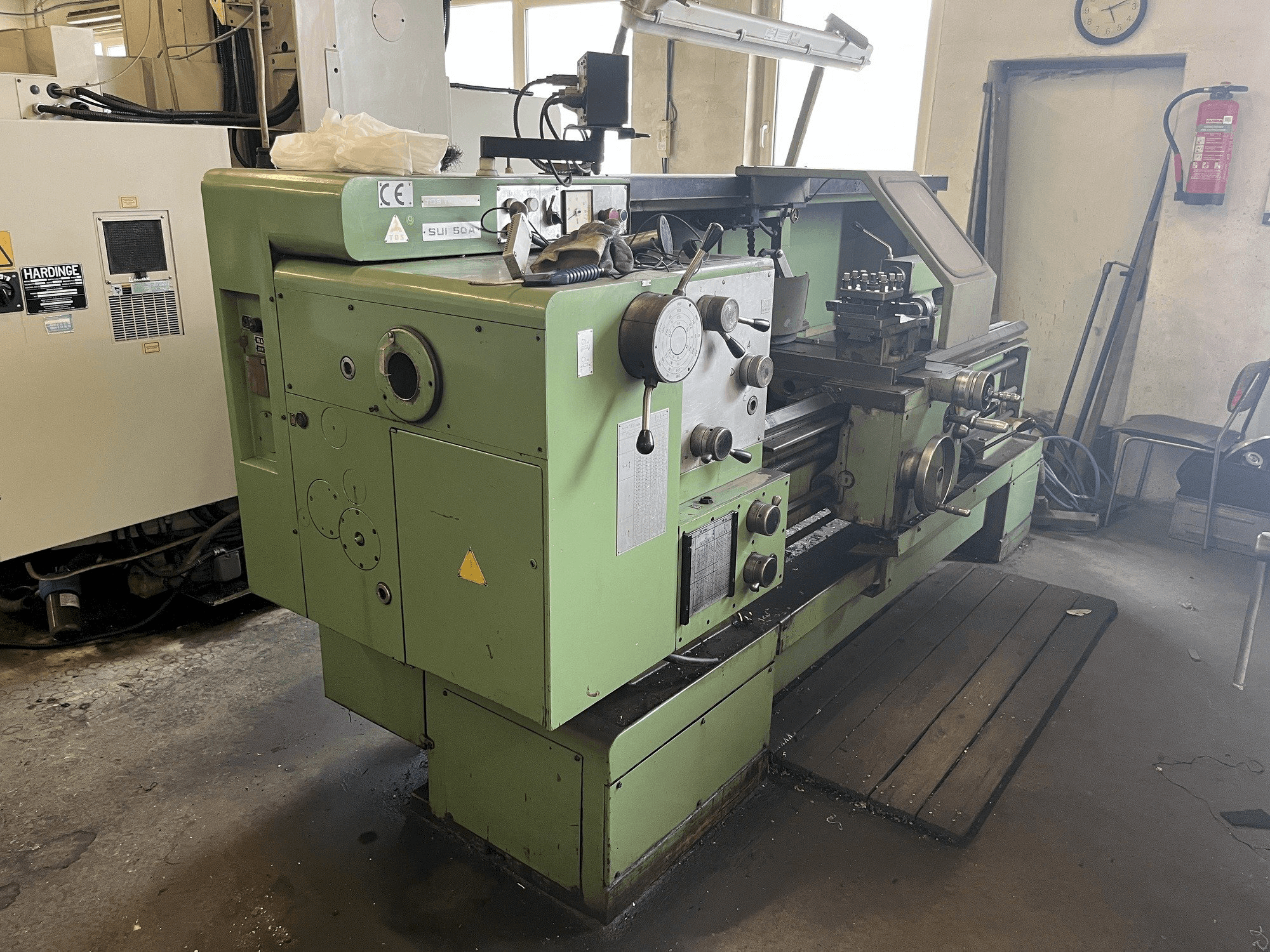Linke Seitenansicht der TOS SUI 50A/1500 Maschine
