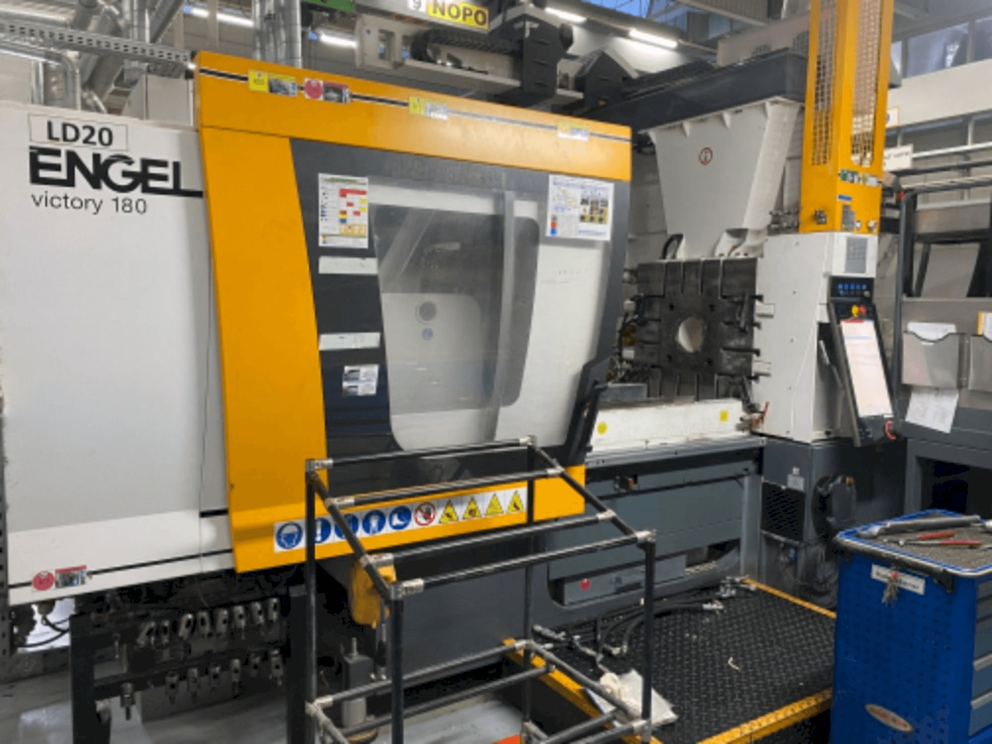 Frontansicht der Engel Victory 330/180 Tech Maschine