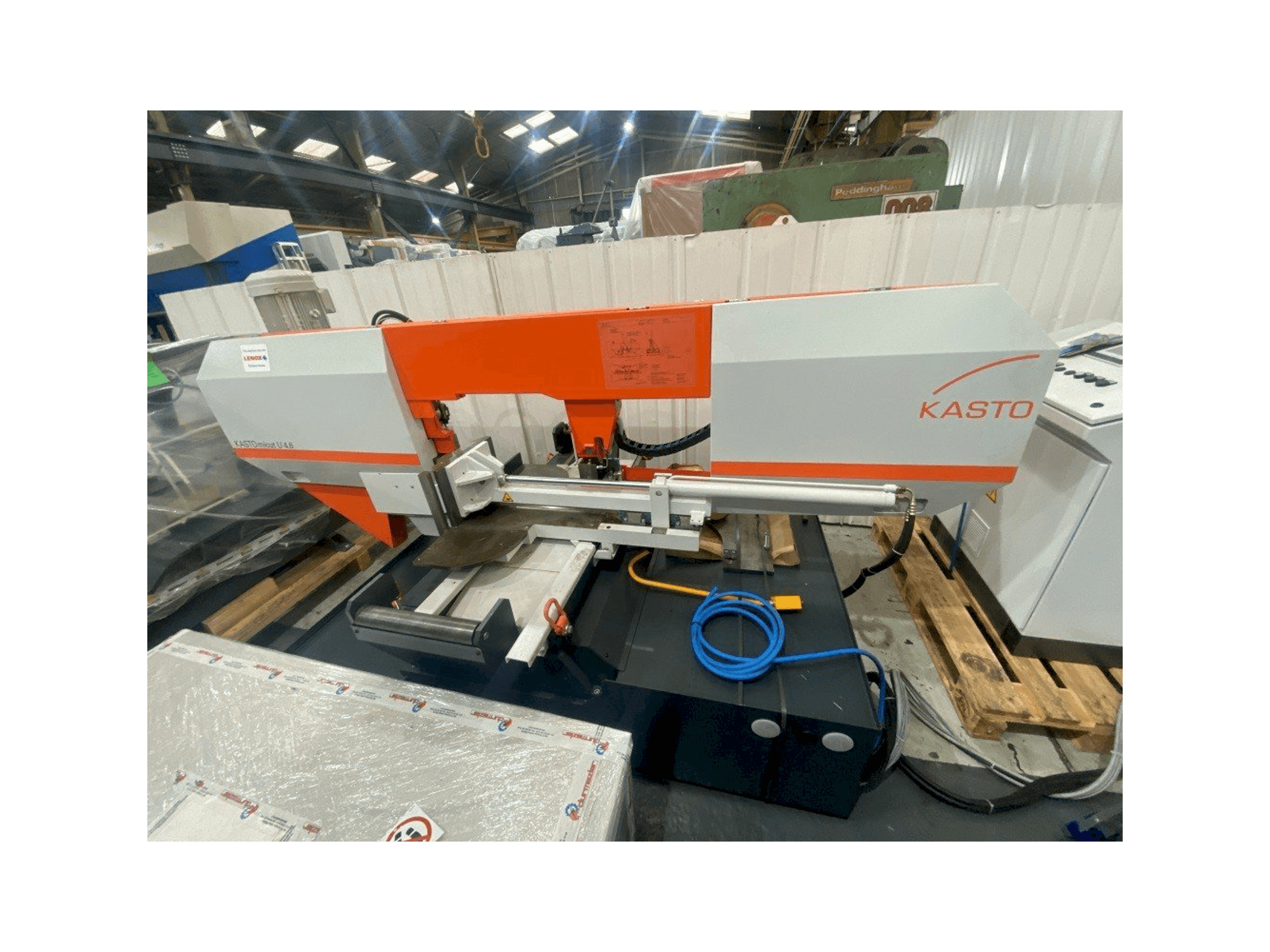 Frontansicht der KASTO KASTOmicut U 4.6 Maschine