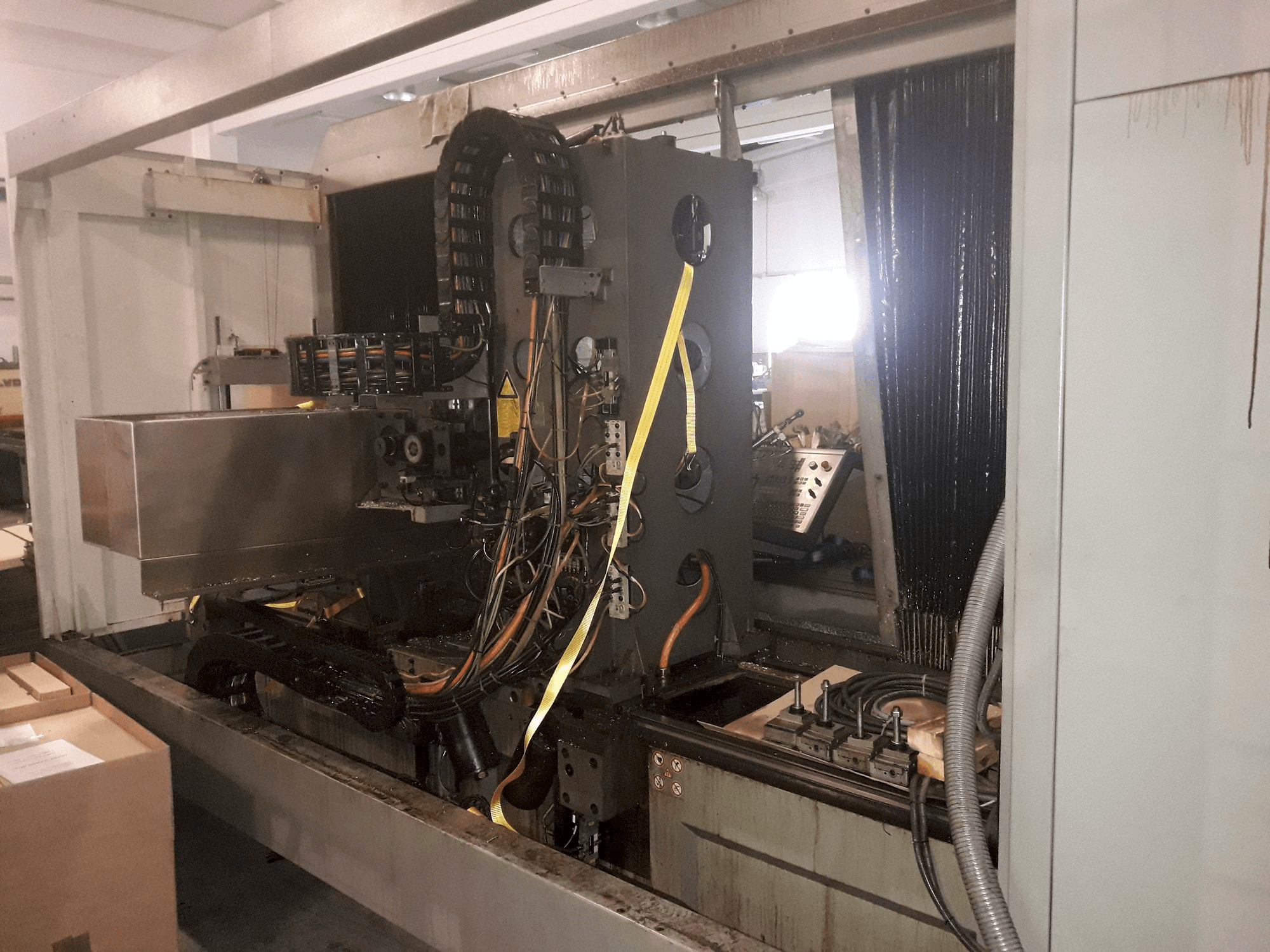 Frontansicht der DMG DMF 220 linear Maschine