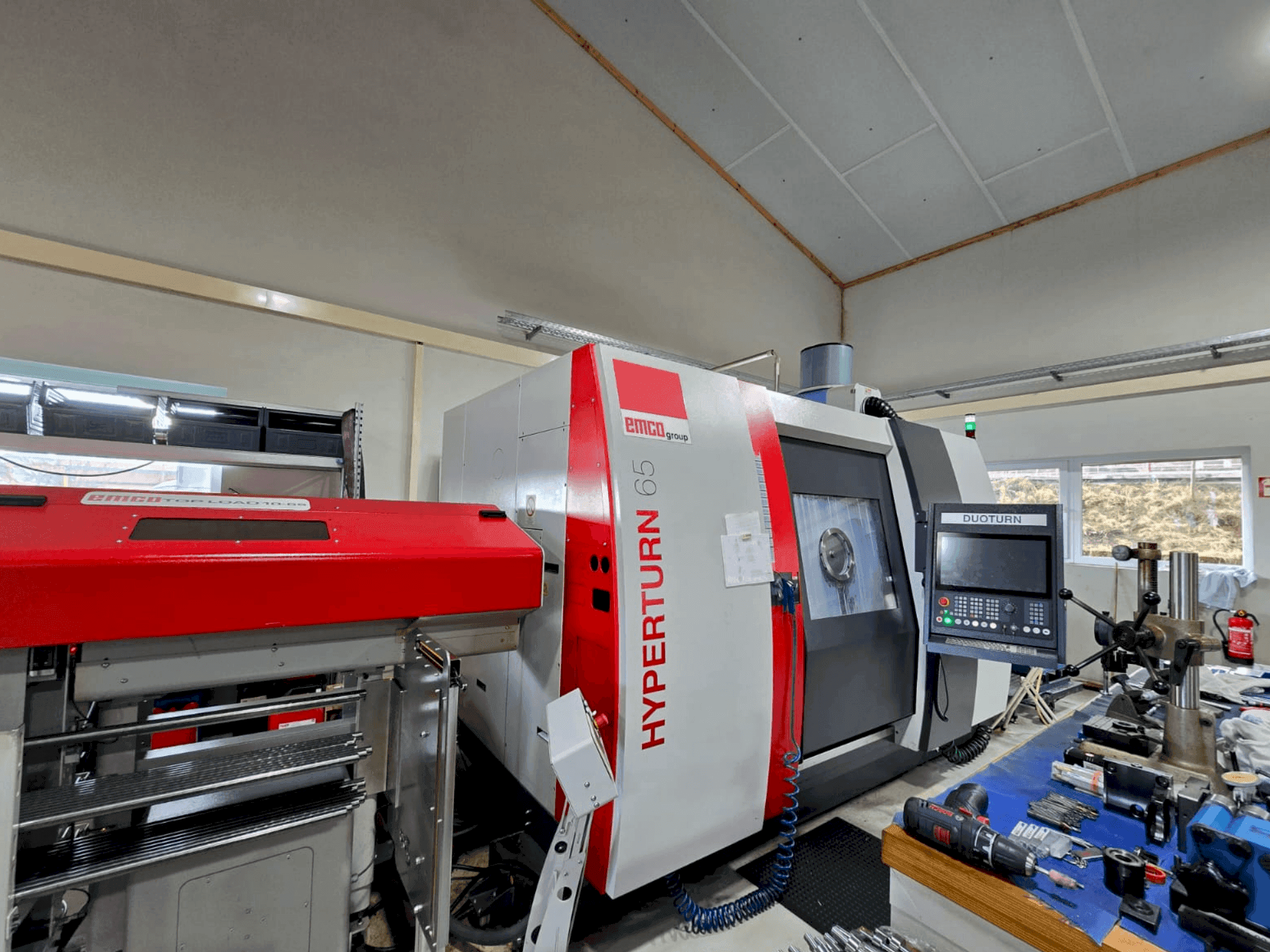 Frontansicht der EMCO HYPERTURN 65-1300 DUOTURN Maschine