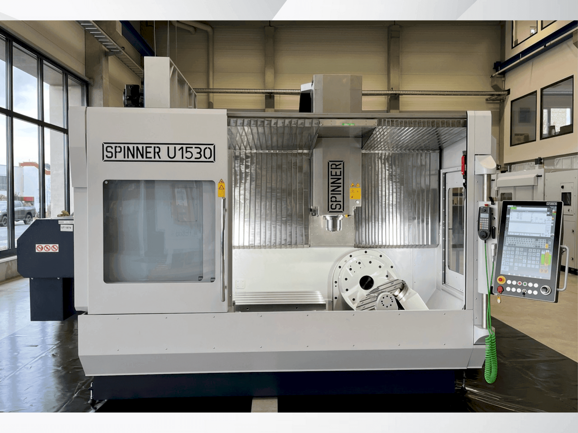 Frontansicht der SPINNER U5-1530 Maschine