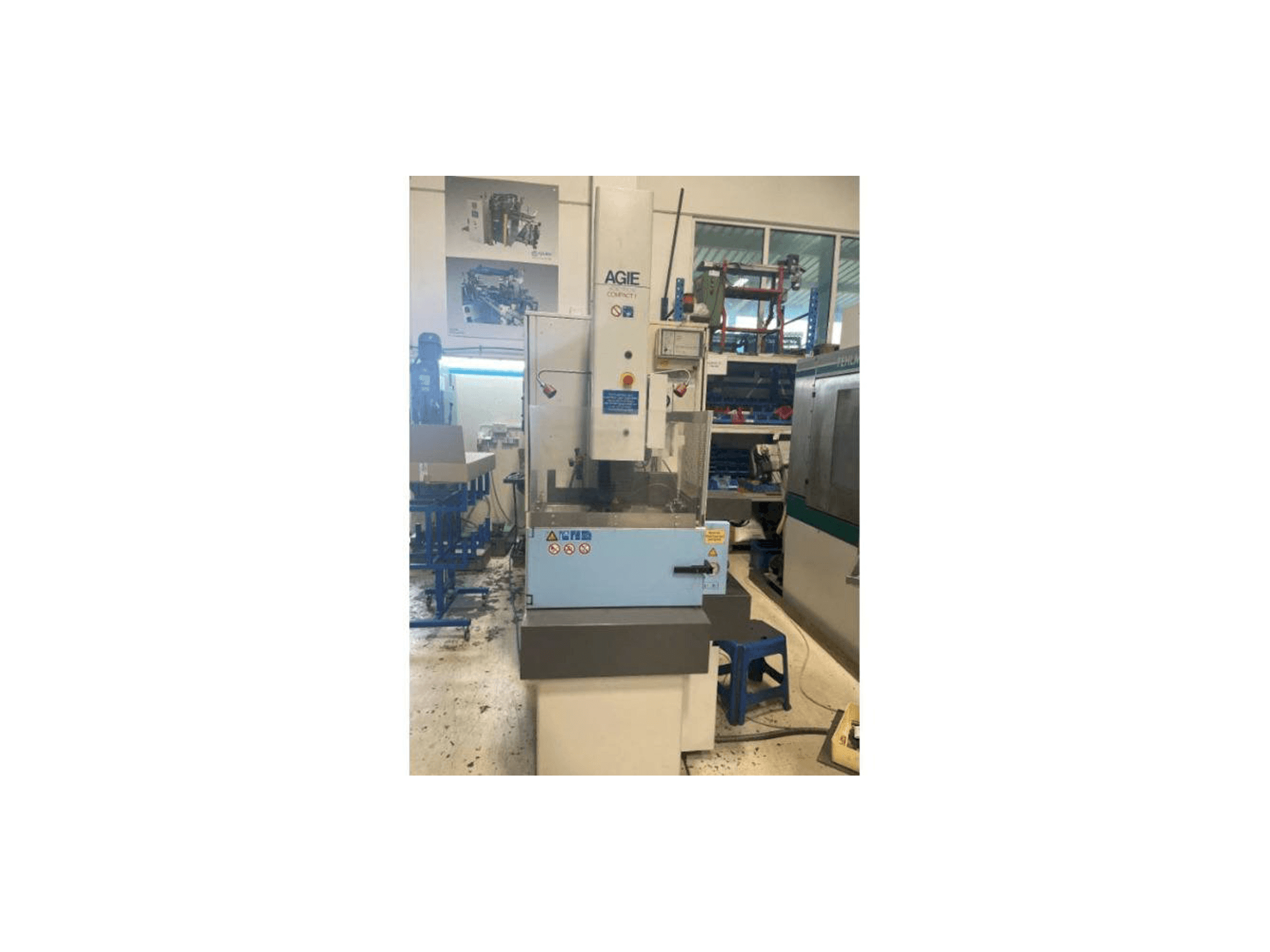 Frontansicht der AGIE Agietron Compact 1 Maschine