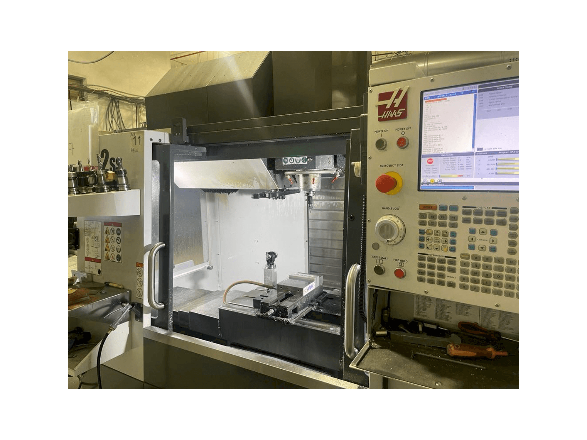 Frontansicht der HAAS VF-2SS Maschine