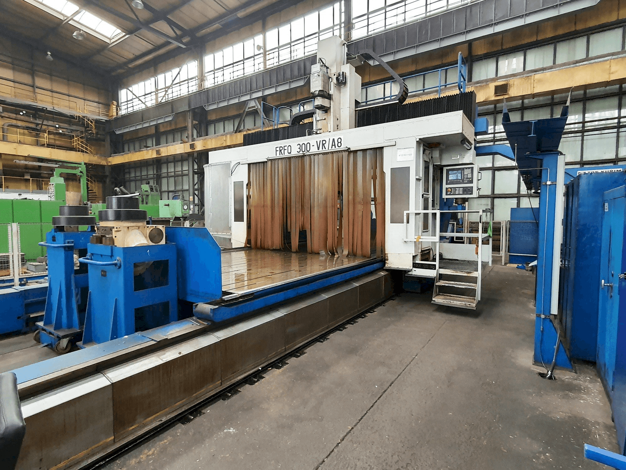 Frontansicht der Tos KURZIM FRFQ 300-VK/A8 CNC Maschine