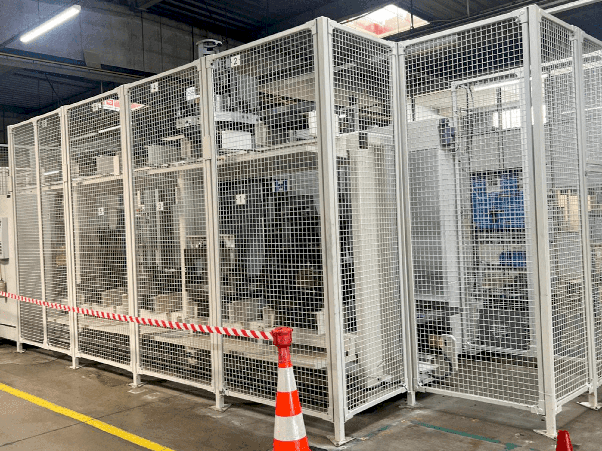 Frontansicht der HELLER MCH 250 Maschine