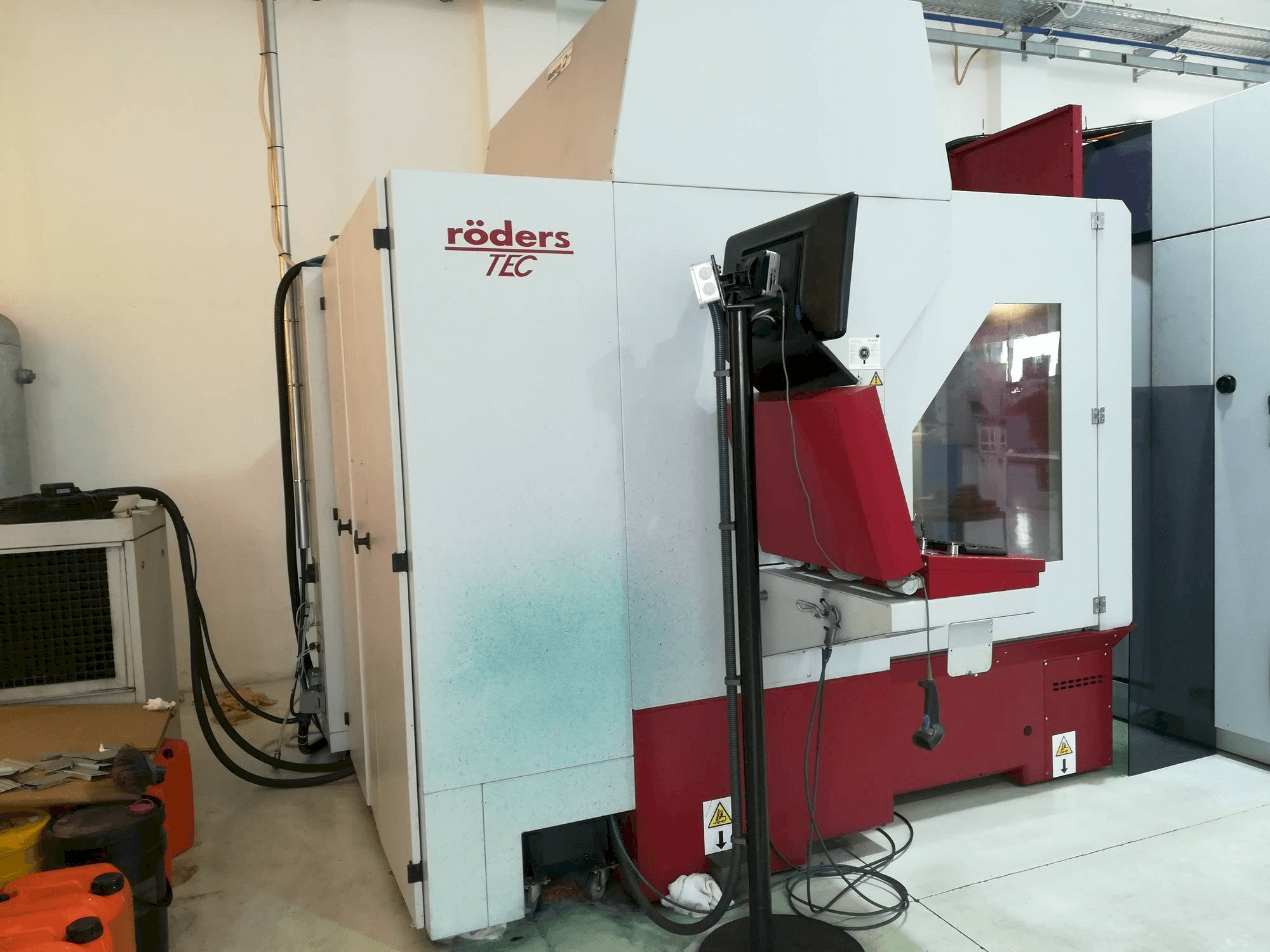 Frontansicht der Röders RXP 801 Maschine