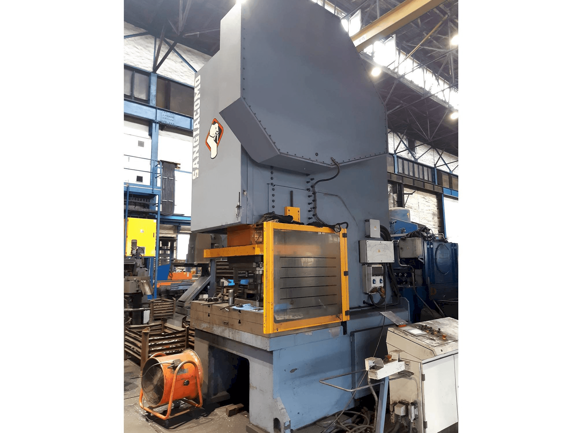 Frontansicht der Sangiacomo T.450 RCE Maschine