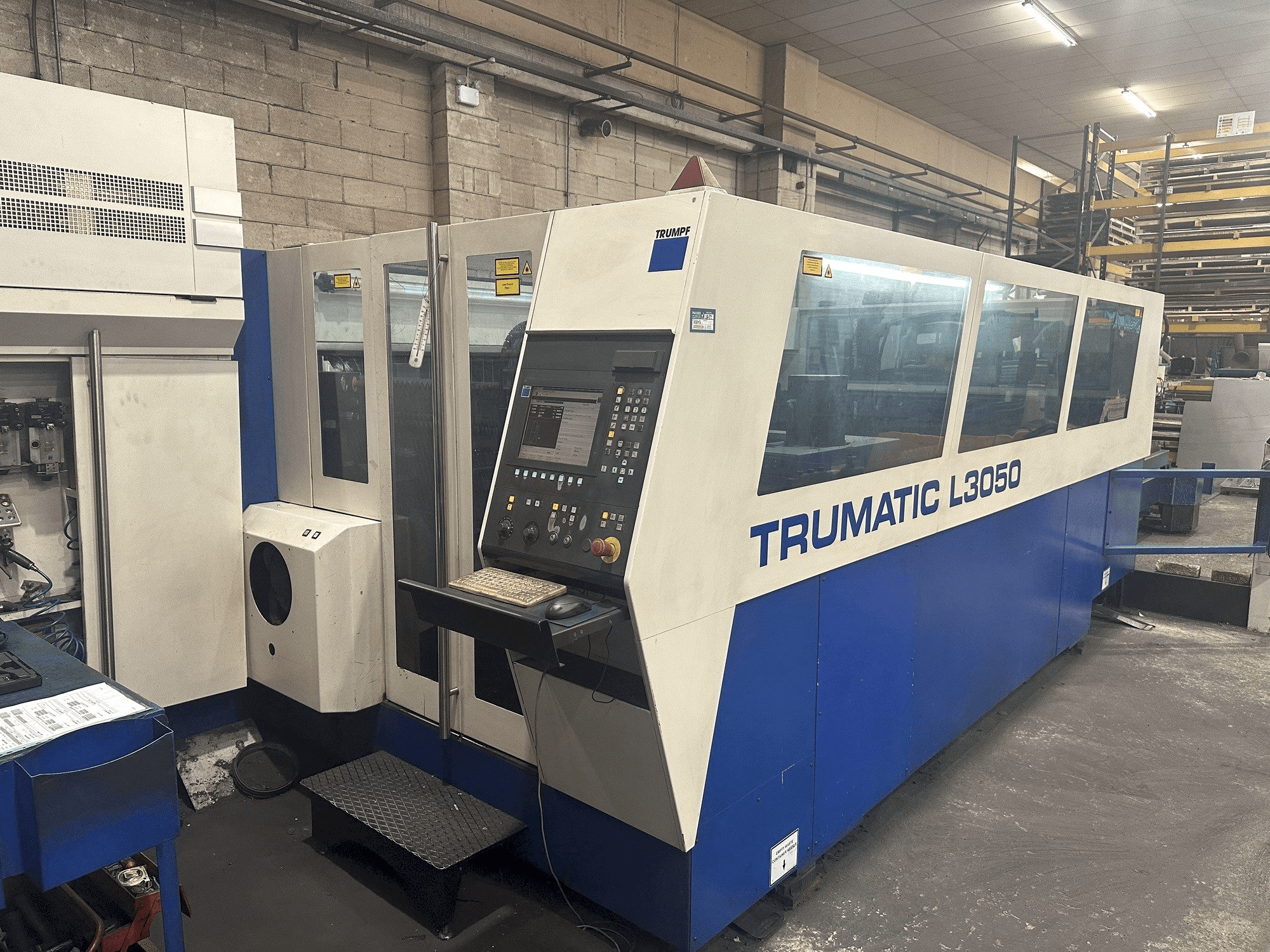 Frontansicht der Trumpf Trumatic L3050 Maschine